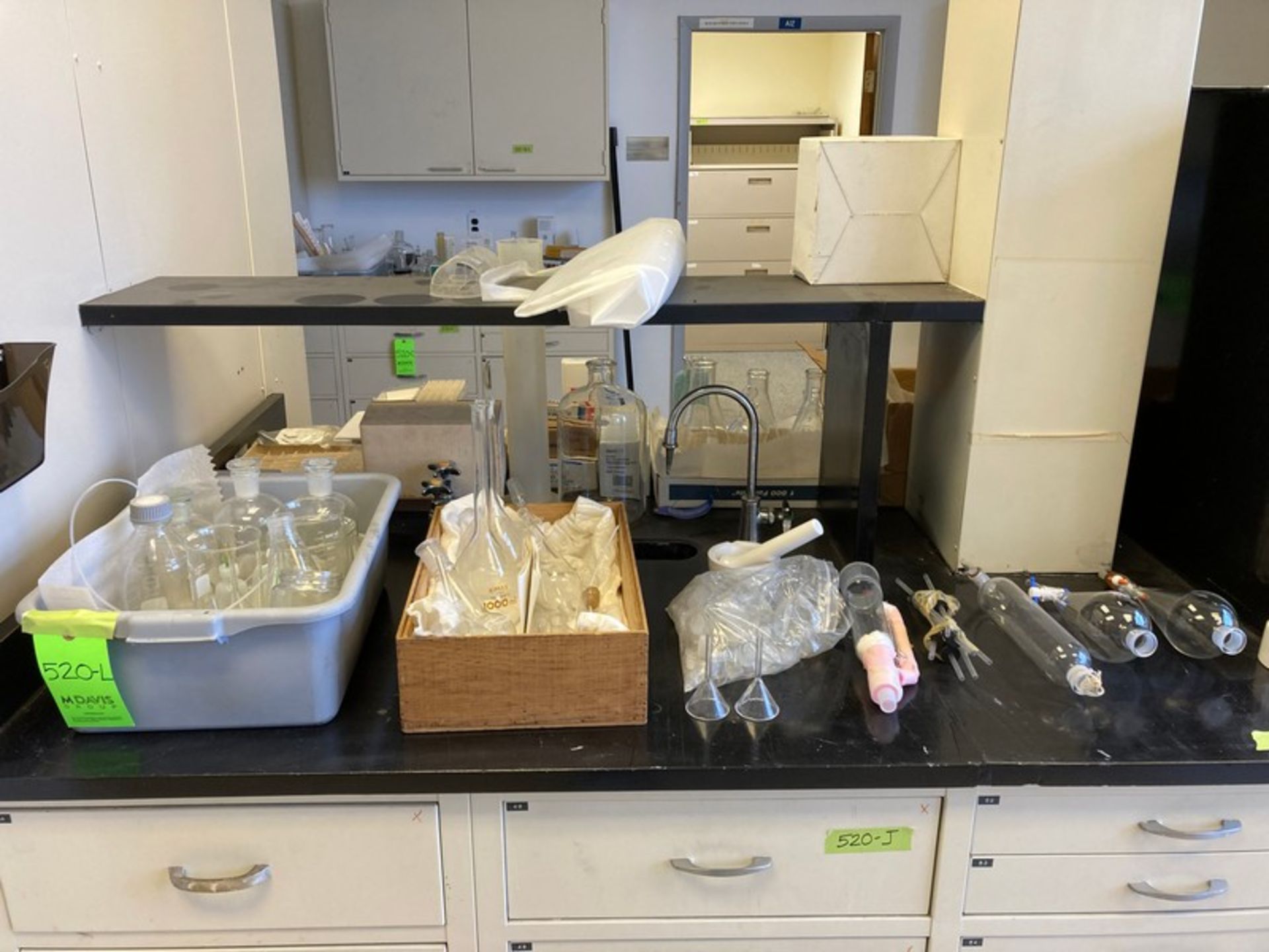 Approx 9 boxes of Lab accessories and Glassware on top of Lot 520-J: flasks, culture tubes, vial - Image 12 of 13