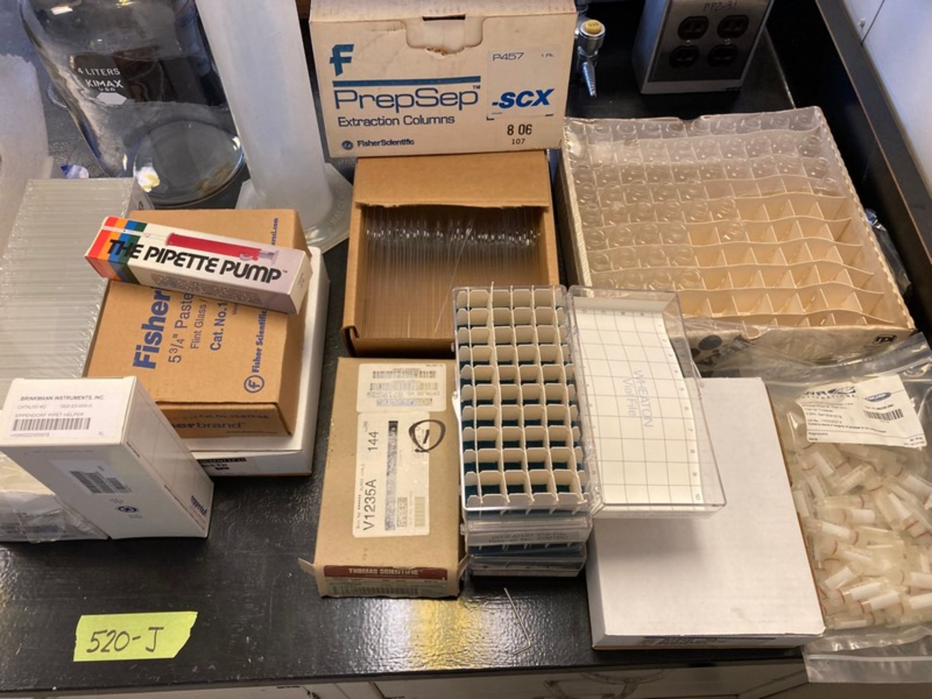 Approx 9 boxes of Lab accessories and Glassware on top of Lot 520-J: flasks, culture tubes, vial - Image 3 of 13