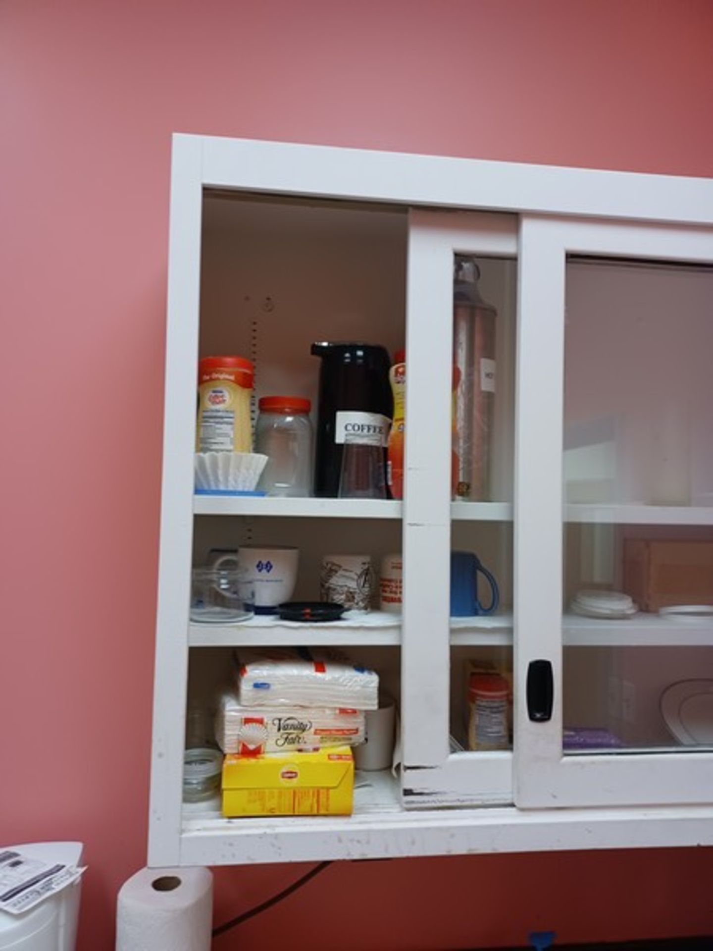 All Kitchen contents: HotPoint Double Door Refrigerator, white, 2 side-by-side doors, with ice maker - Image 5 of 6