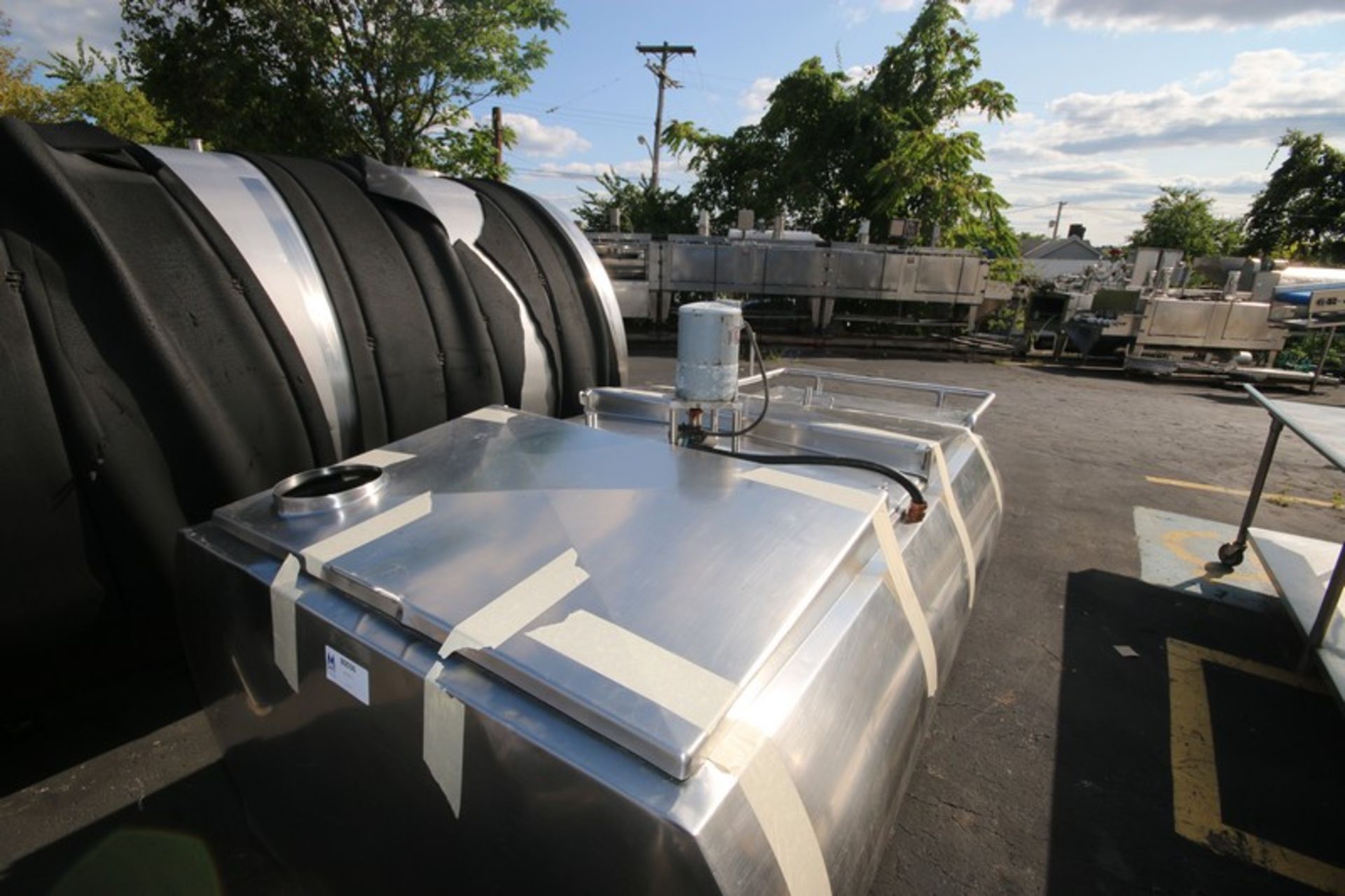 Approximately 300 gallon capacity S/S freon jacketed storage tank, center bridge with (2) lift up - Image 3 of 8
