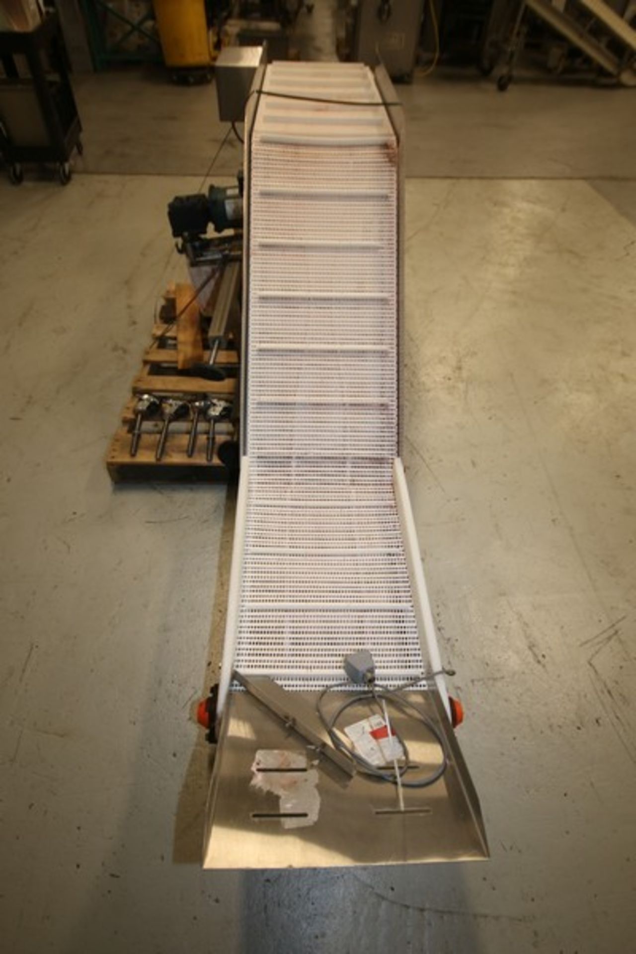 Universal Packaging Inc Aprox 9' L x 30" H x 18" W S/S Inclined Conveyor, Model TC.18.72 M, SN 1736, - Image 2 of 6