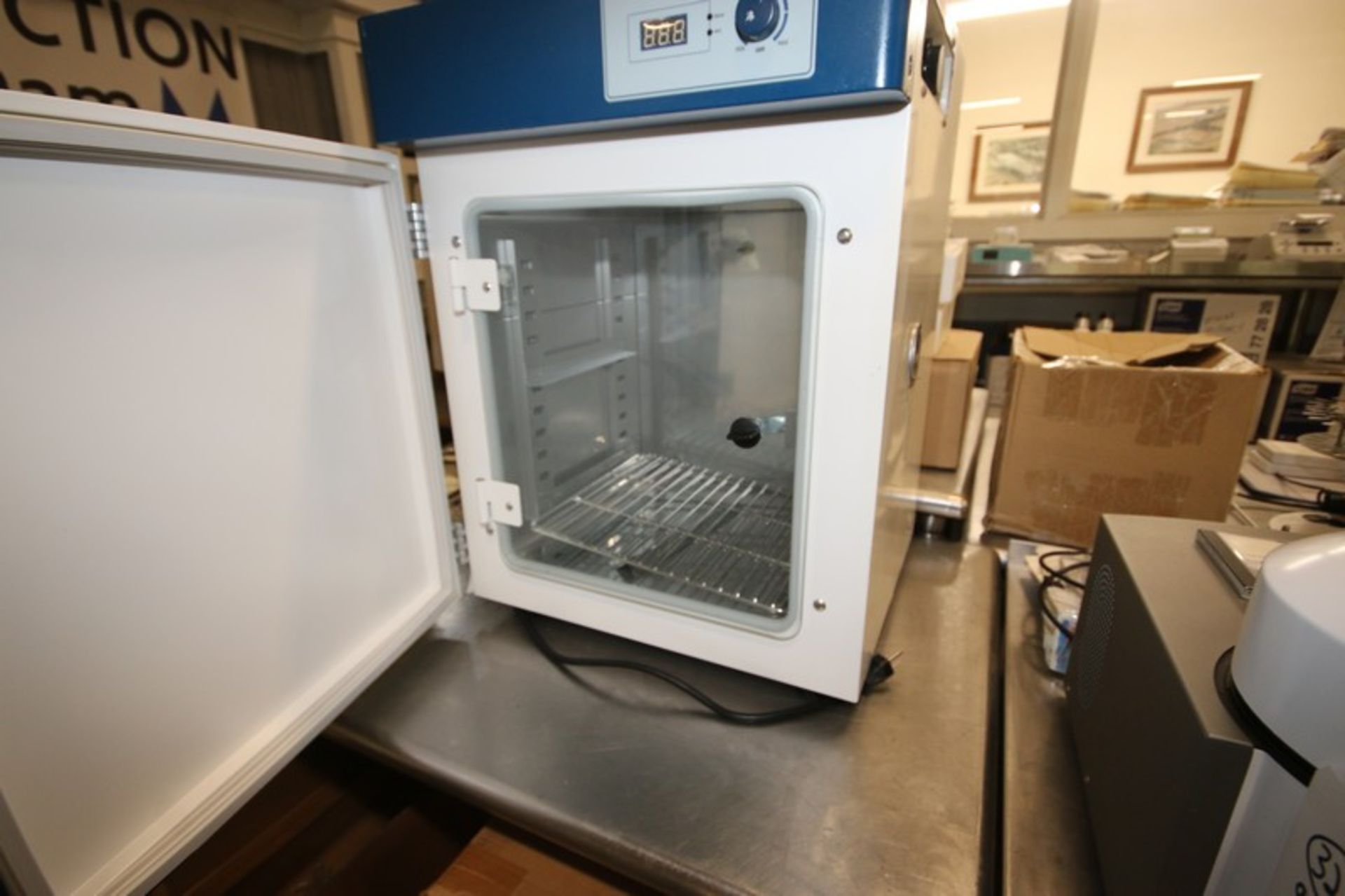 VRW Gravity Convection Incubator, Part No. 414004-620, S/N 0411390114M011, 120 Volts, with - Image 3 of 6