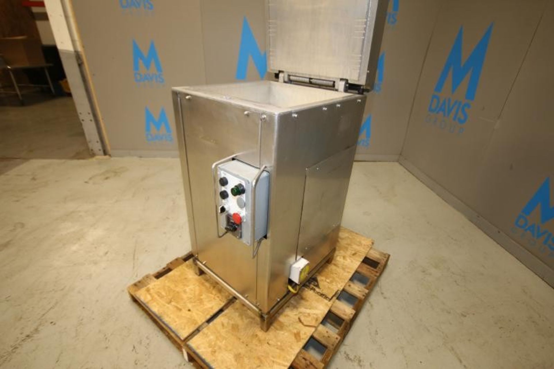 Vacuum Chamber with 19" x 19" x 5.5" D Chamber, S/S Covers (INV#81402)(Located @ the MDG Auction - Image 4 of 8