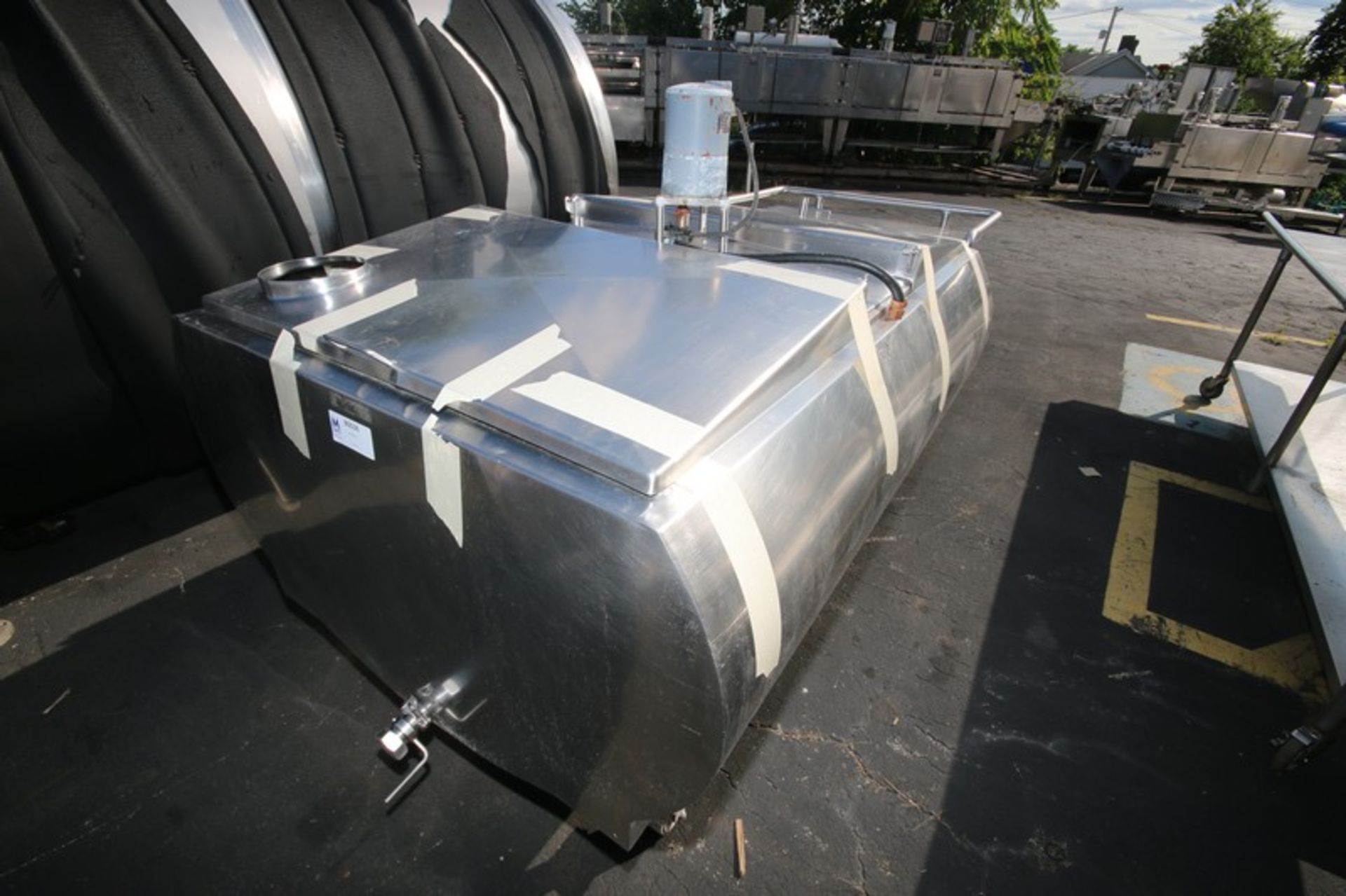 Approximately 300 gallon capacity S/S freon jacketed storage tank, center bridge with (2) lift up - Image 2 of 8