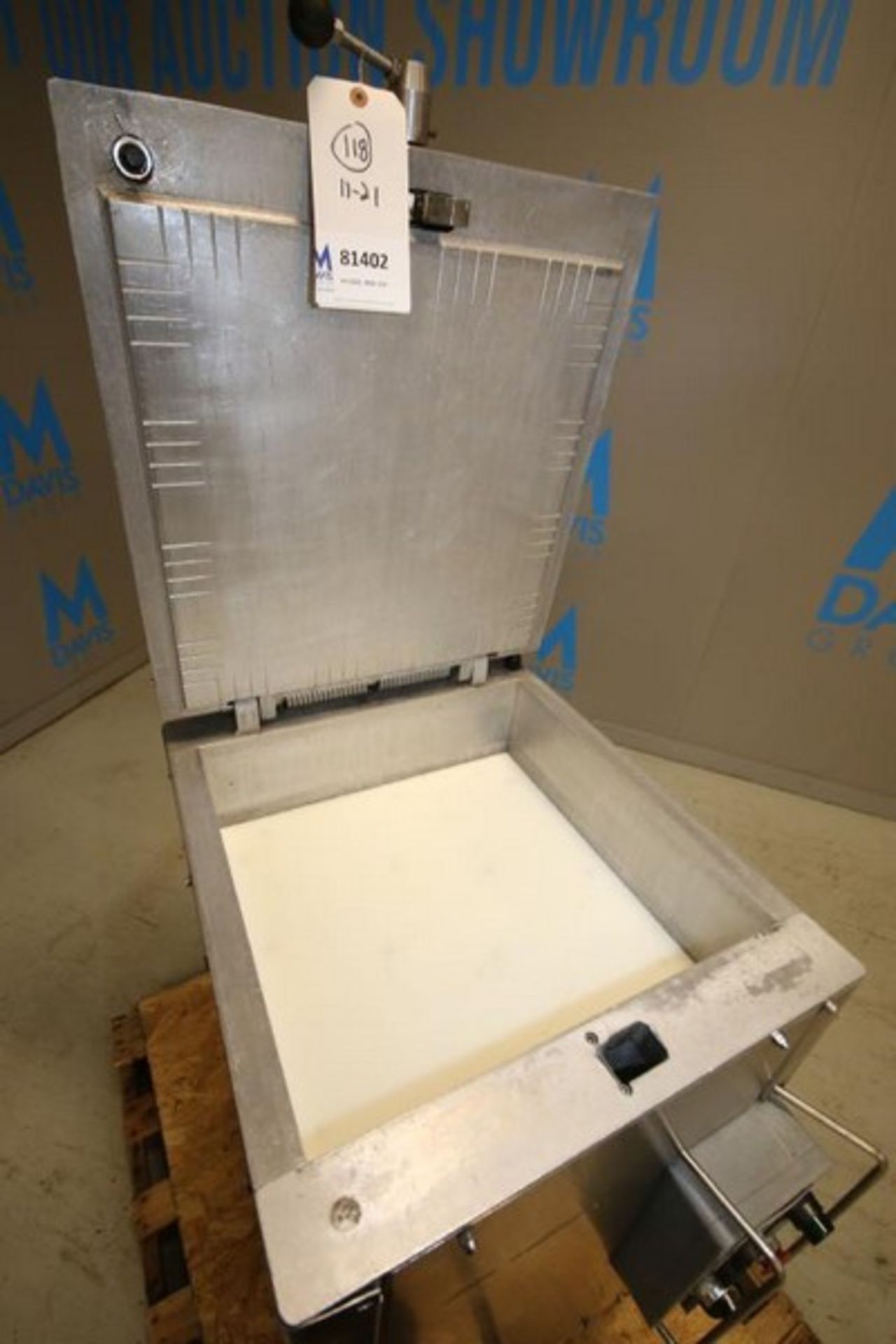 Vacuum Chamber with 19" x 19" x 5.5" D Chamber, S/S Covers (INV#81402)(Located @ the MDG Auction - Image 2 of 8