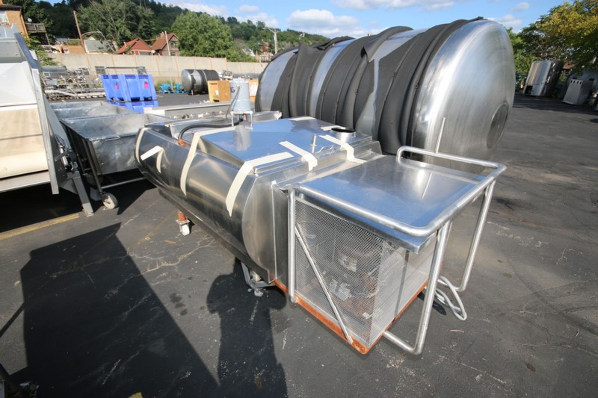 Approximately 300 gallon capacity S/S freon jacketed storage tank, center bridge with (2) lift up - Image 6 of 8