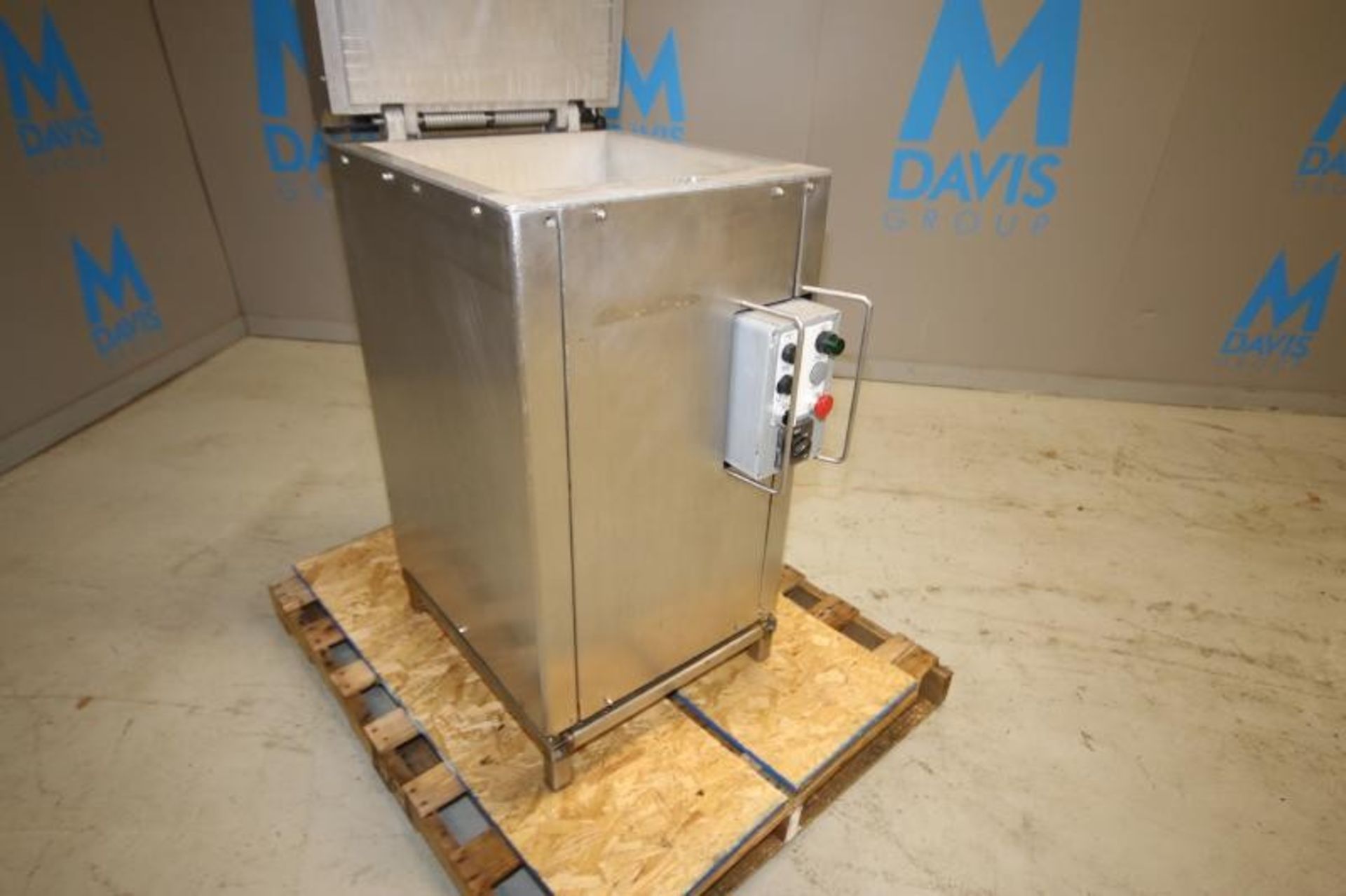 Vacuum Chamber with 19" x 19" x 5.5" D Chamber, S/S Covers (INV#81402)(Located @ the MDG Auction - Image 3 of 8