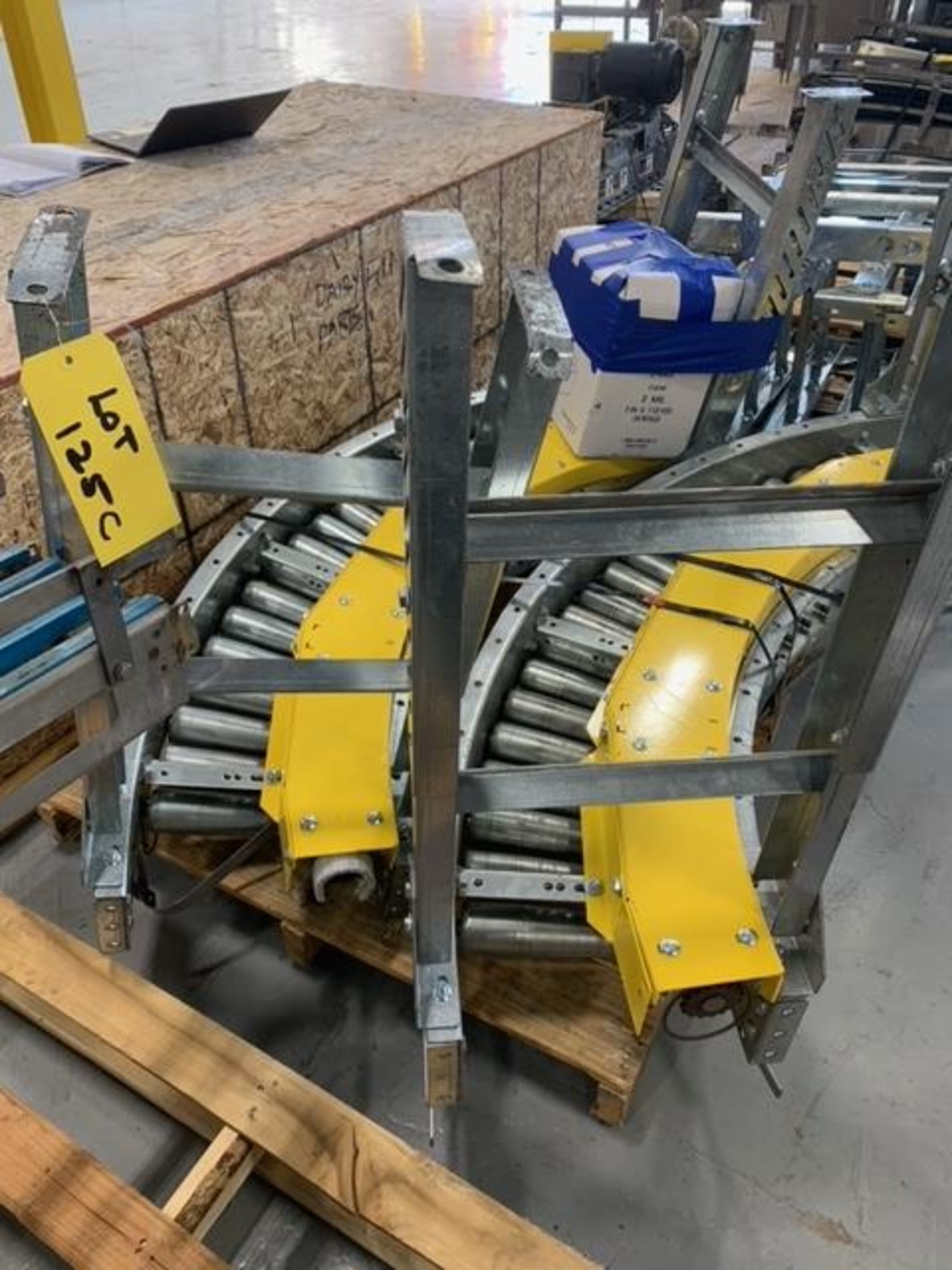 16" POWER ROLLER CONVEYOR,(1) 10' SECTION, (1) 7' SECTION, (1) 3' SECTION WITH DRIVE, (8) LEGS FOR - Bild 2 aus 6