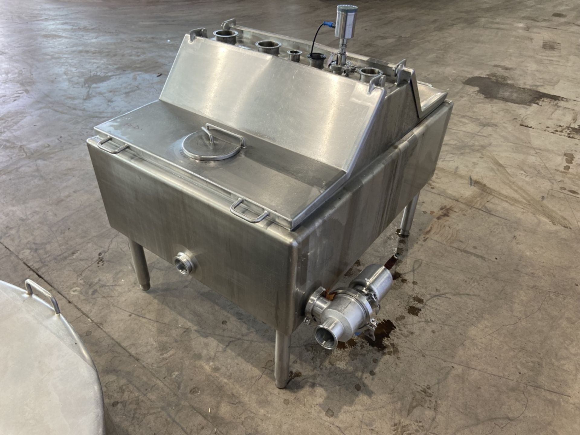 Aprox. 80 Gal. S/S Single Wall Balance Tank,with (2) S/S Hinge Lids, with S/S Air Valve, Mounted - Image 3 of 6