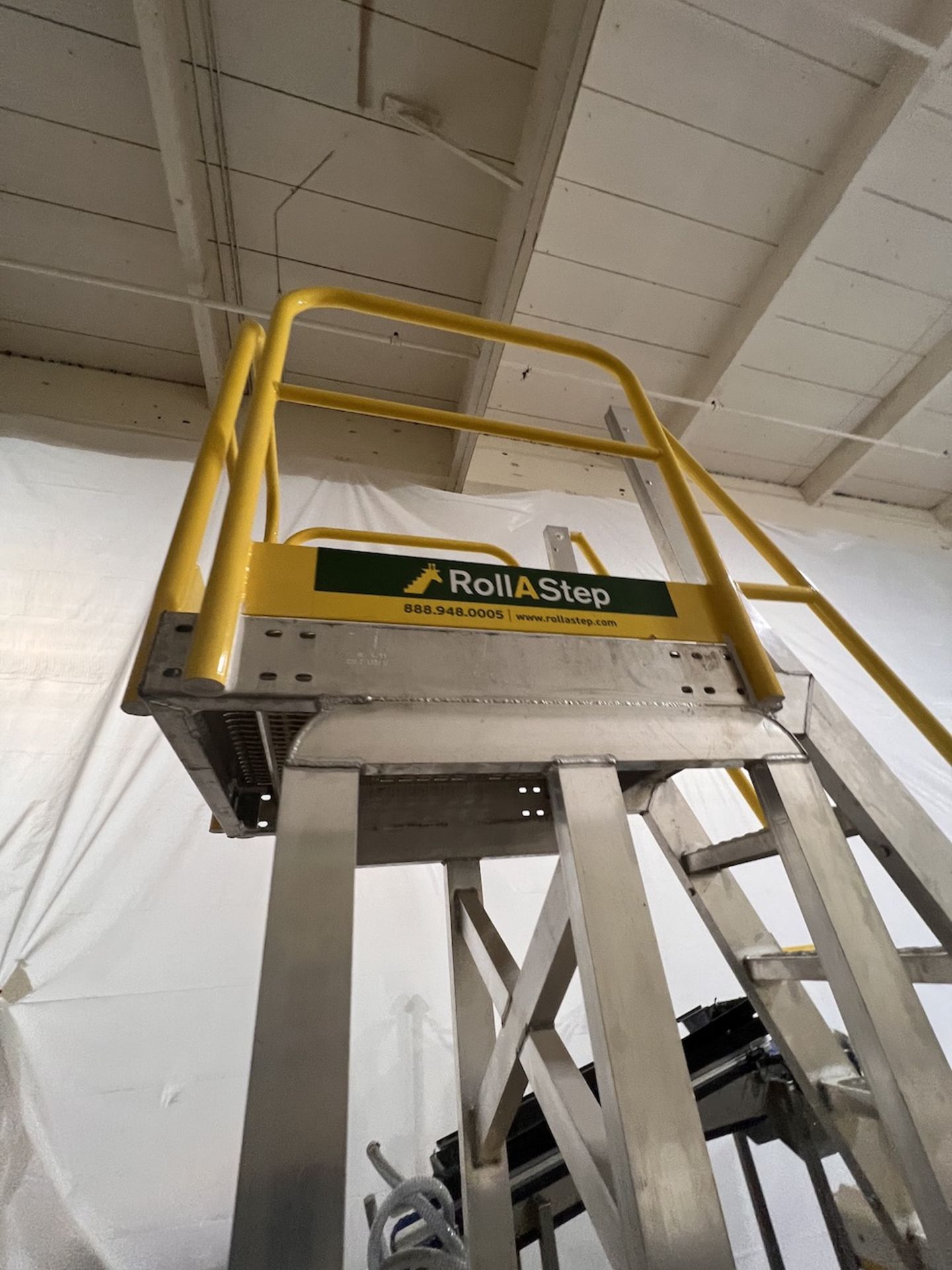 ROLLASTEP 8-STEP CANTILEVER PORTABLE LADDER - Image 2 of 2