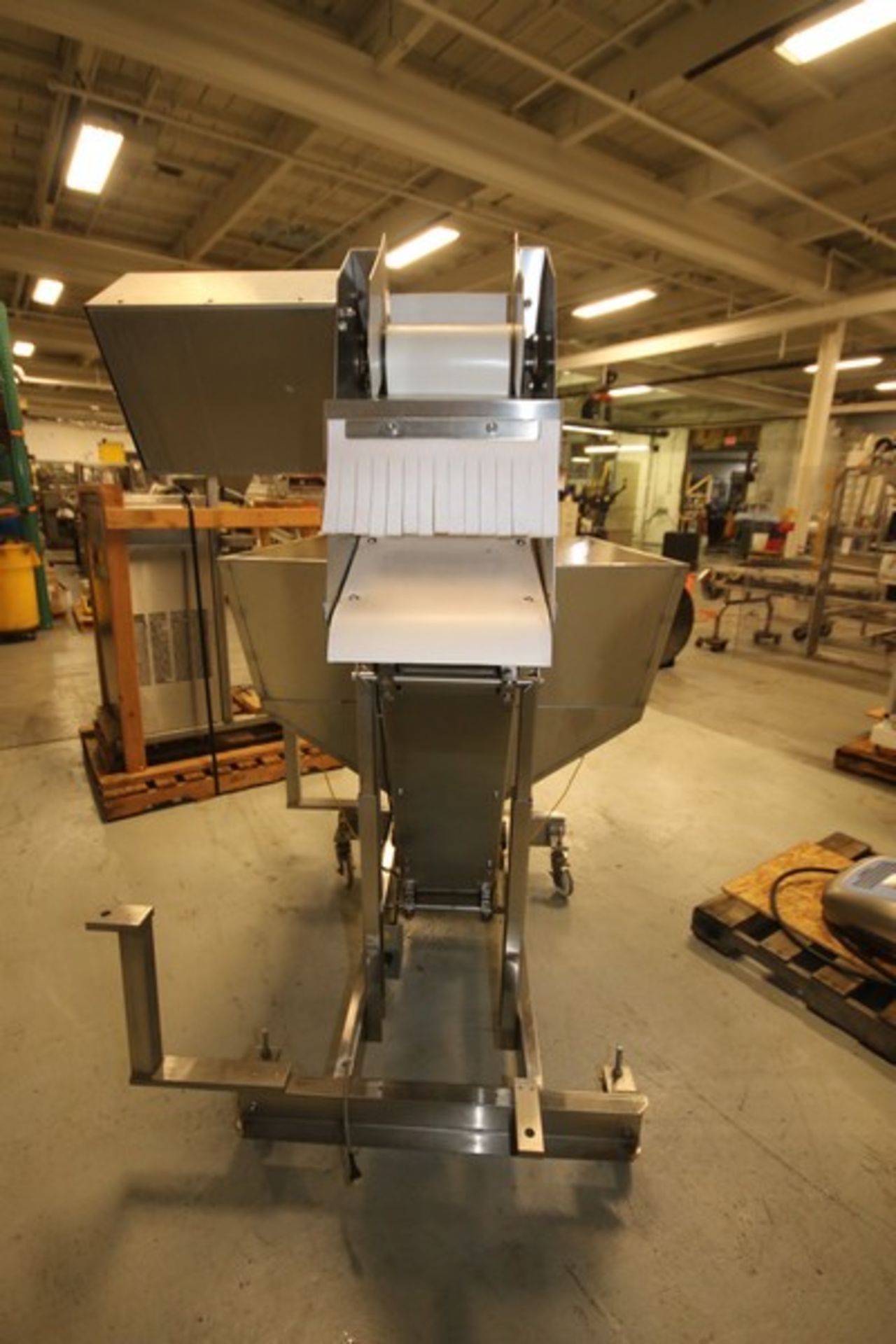 Hoppman Portable S/S Bottle Hopper/Elevator,Model EP08/08 SS, SN 30707, with 42" W x 48" L x 35" D - Image 5 of 6