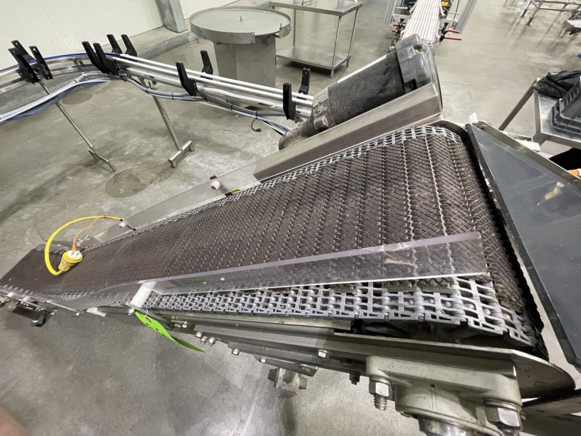 INCLINE OUTFEED CONVEYOR, DROPS TRAYS FROM TRAY FORMER TO CONVEYOR, GRIPPING BELT, 88" L X 12" W X - Image 2 of 4