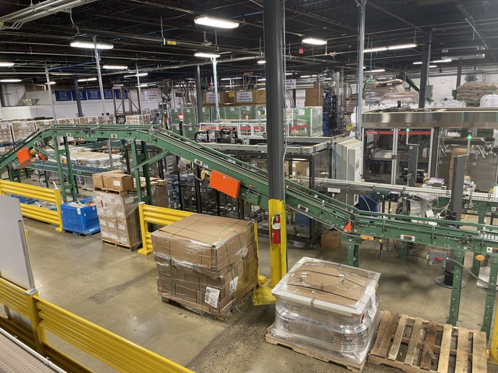 CASE CONVEYOR SYSTEMS ON PRODUCTION LINE (2019 MFG)(Loading, Handling & Site Management Fee: $1250. - Image 3 of 11