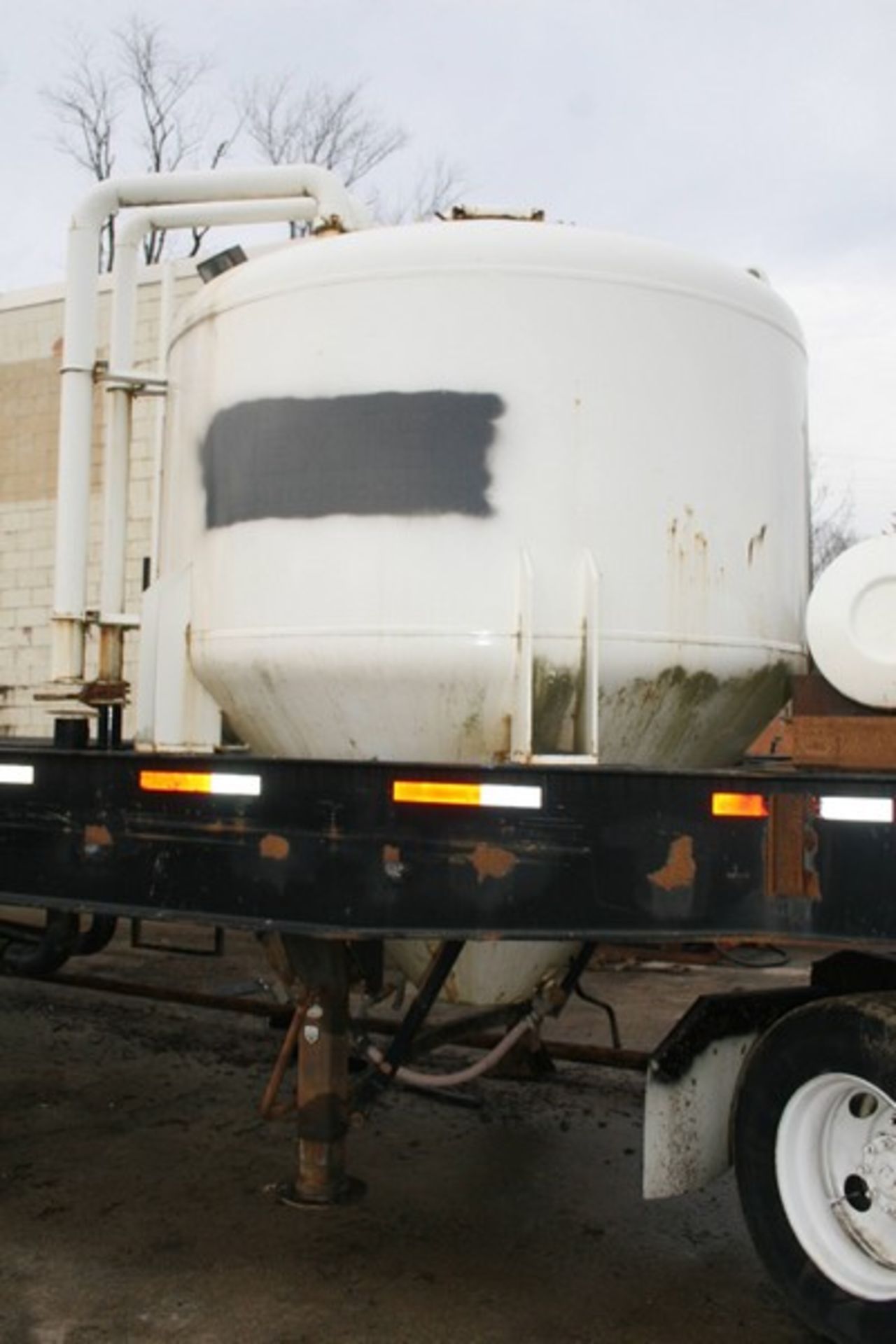 Aprox. 3,000 Gal. Pressure Vessel Cone Tank, (Loading/Handling Fee $500) (Located Apollo, PA)