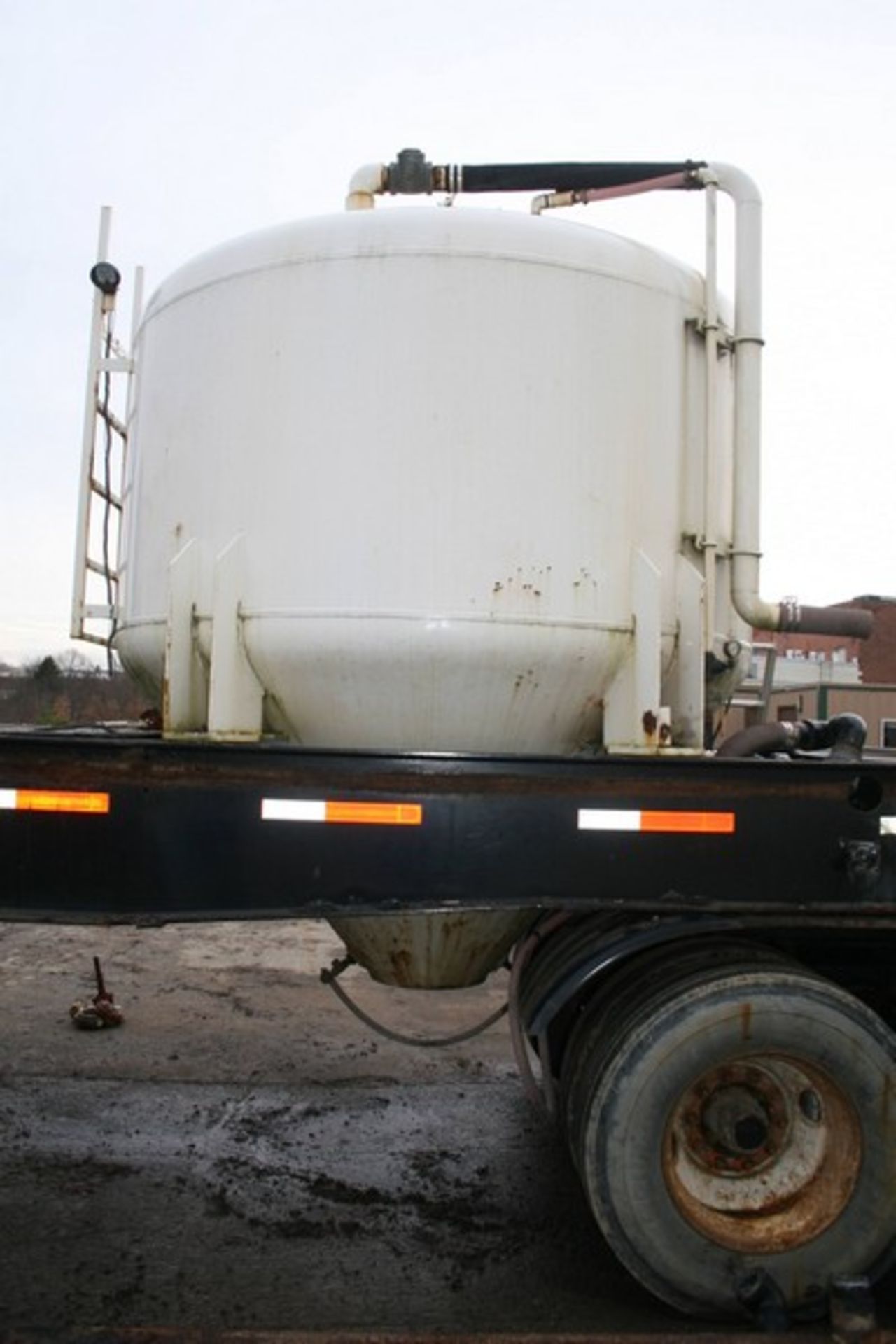 Aprox. 3,000 Gal. Pressure Vessel Cone Tank, (Loading/Handling Fee $500) (Located Apollo, PA) - Bild 2 aus 7
