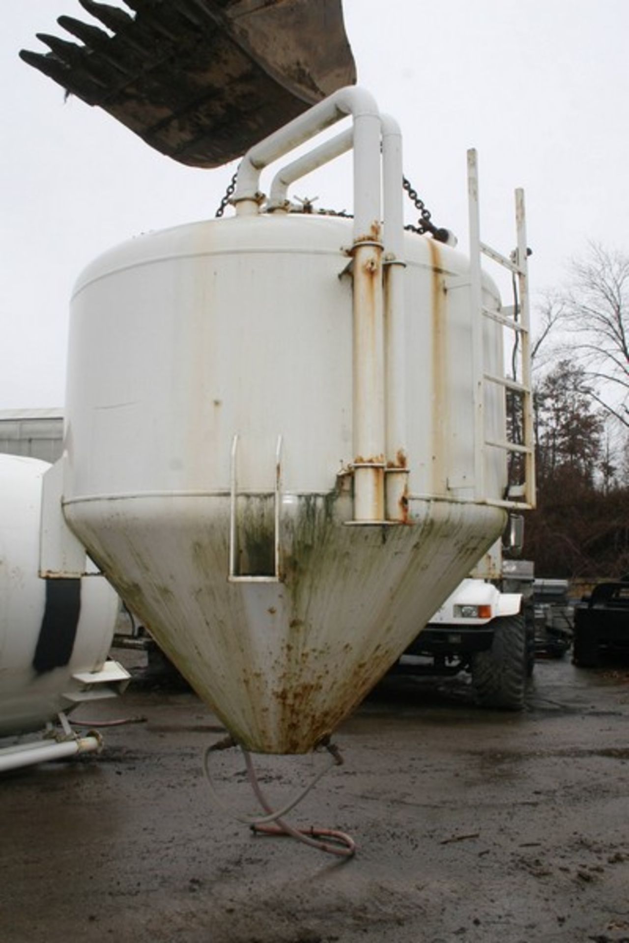 Aprox. 3,000 Gal. Pressure Vessel Cone Tank, (Loading/Handling Fee $500) (Located Apollo, PA) - Bild 6 aus 7