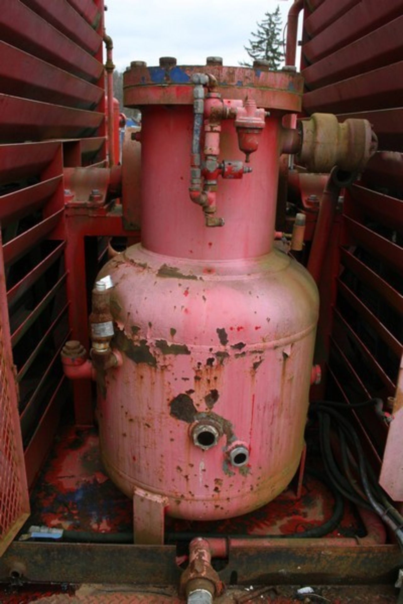 Aprox. 70 Gal. Pressure Vessel Tank (Loading/Handling Fee $50)
