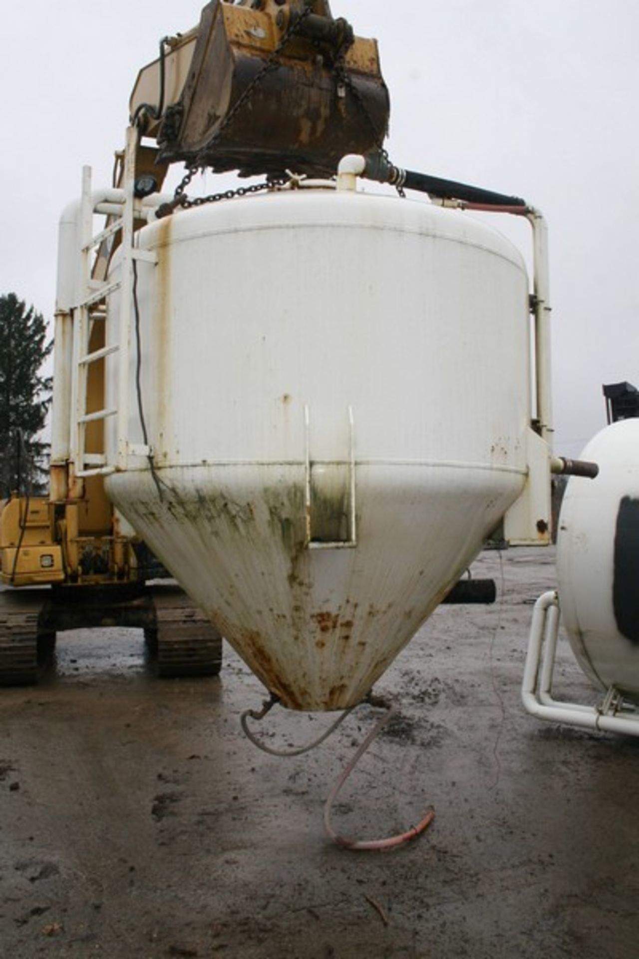 Aprox. 3,000 Gal. Pressure Vessel Cone Tank, (Loading/Handling Fee $500) (Located Apollo, PA) - Bild 7 aus 7