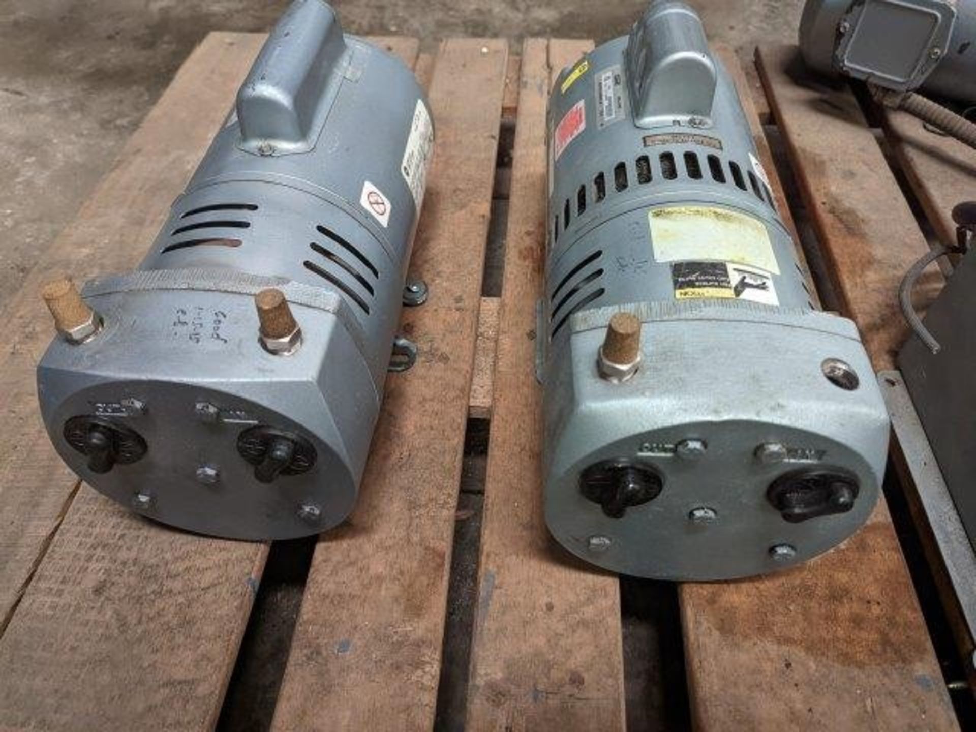 GAST Motor-Mounted Rotary Vane Vacuum Pump units; Model 0823-101Q-G608X; Includes Lot of 2 units ( - Image 2 of 5