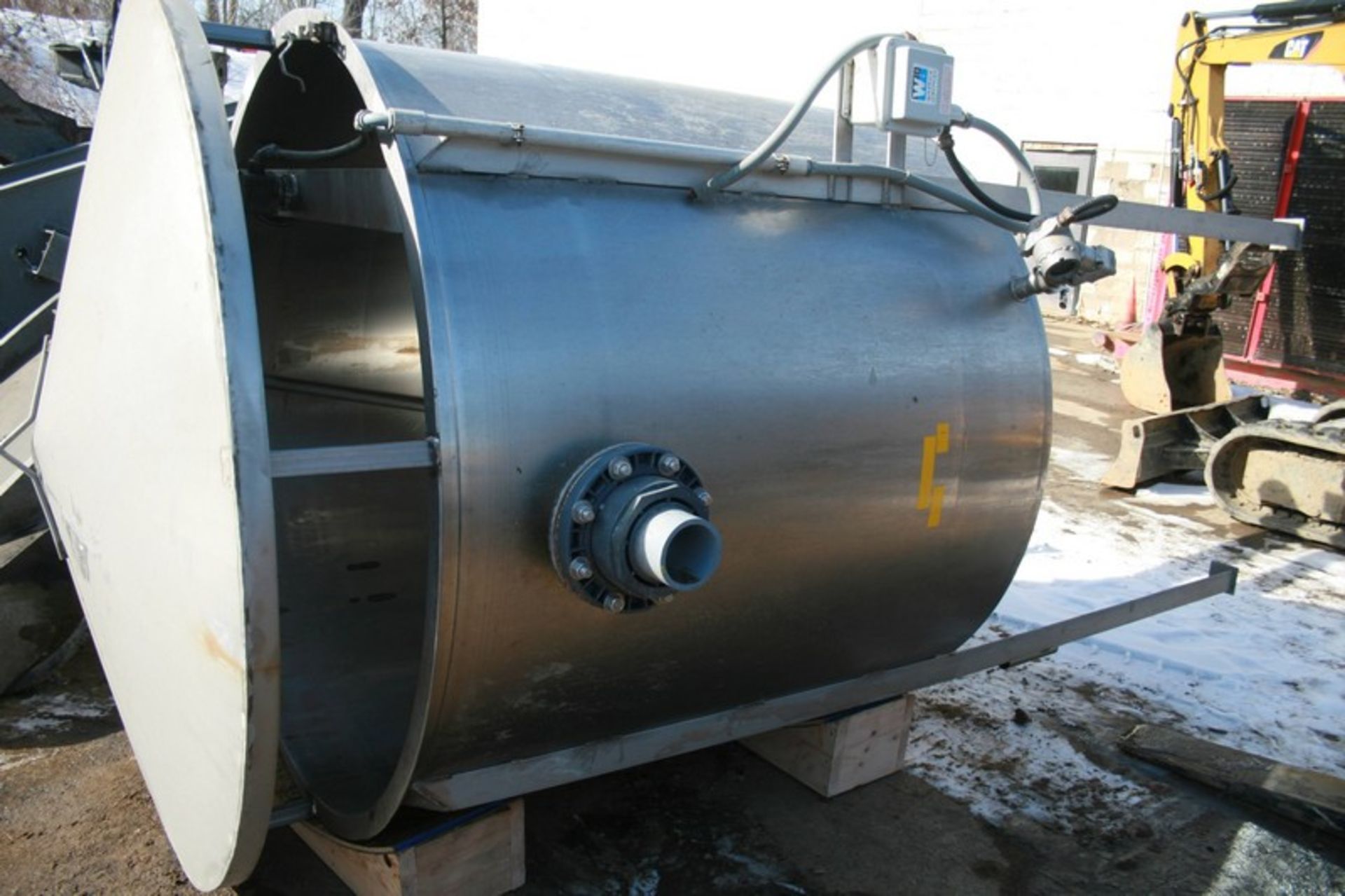 Aprox. 1,500 Gal. S/S Cone-Bottom Single Shell Tank (Loading/Handling Fee $500) (Located Apollo, - Image 4 of 10