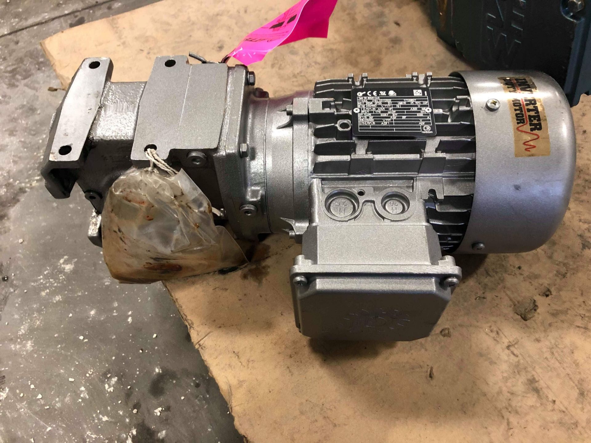 Nord .75 hp Motor Gearbox - Inverter Duty Motor, Type SK02040-80S//4 CUS, S/N 201120870-100 17801871