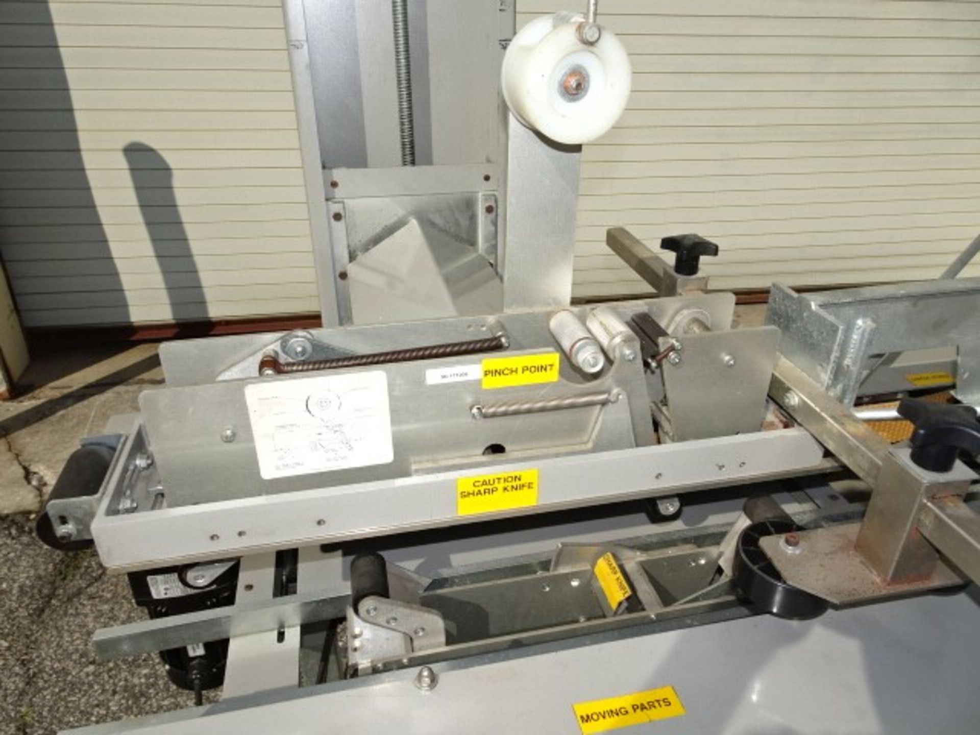 CHICAGO TAPERS Semi-automatic case erector with integrated top & bottom tape sealer; Model CT- - Image 3 of 4