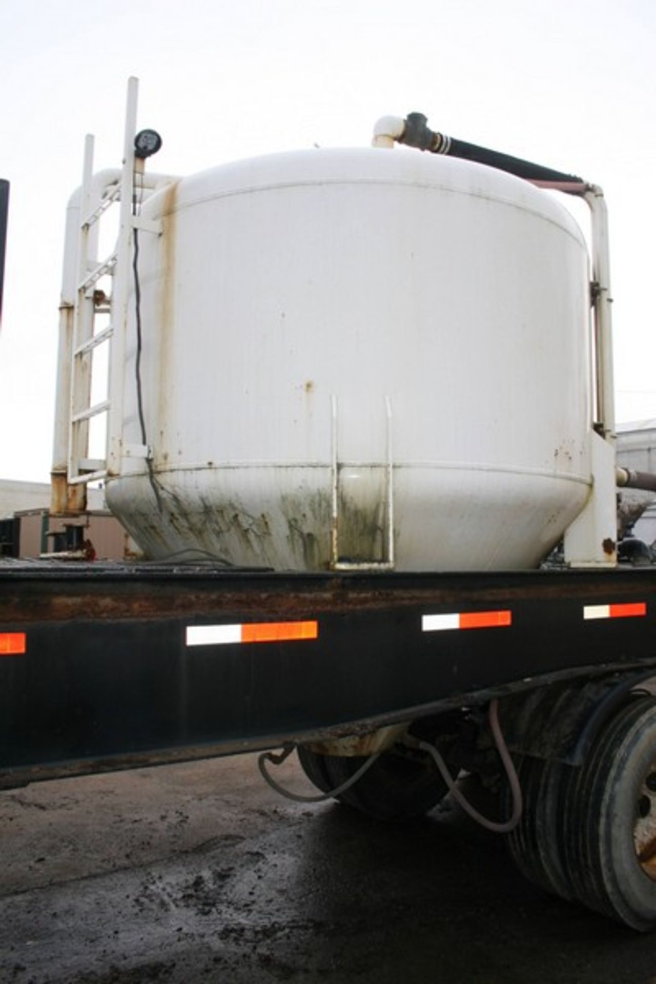 Aprox. 3,000 Gal. Pressure Vessel Cone Tank, (Loading/Handling Fee $500) (Located Apollo, PA)