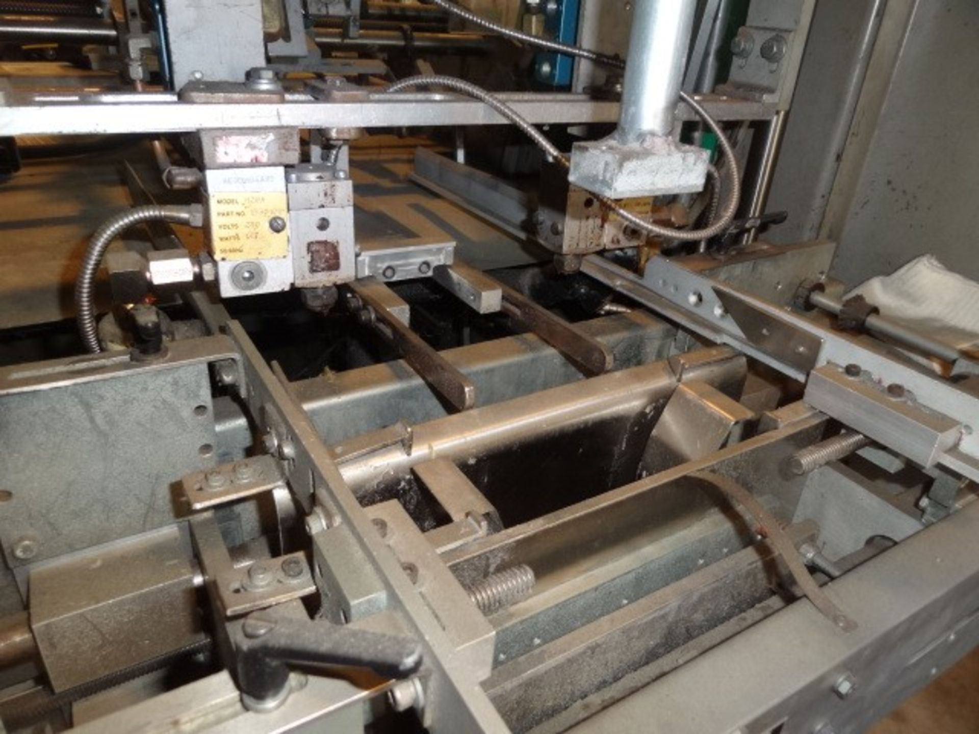 DELKOR 751 Tray Former with Nordson Hot Melt Glue (Located Charleston, SC) - Image 4 of 4