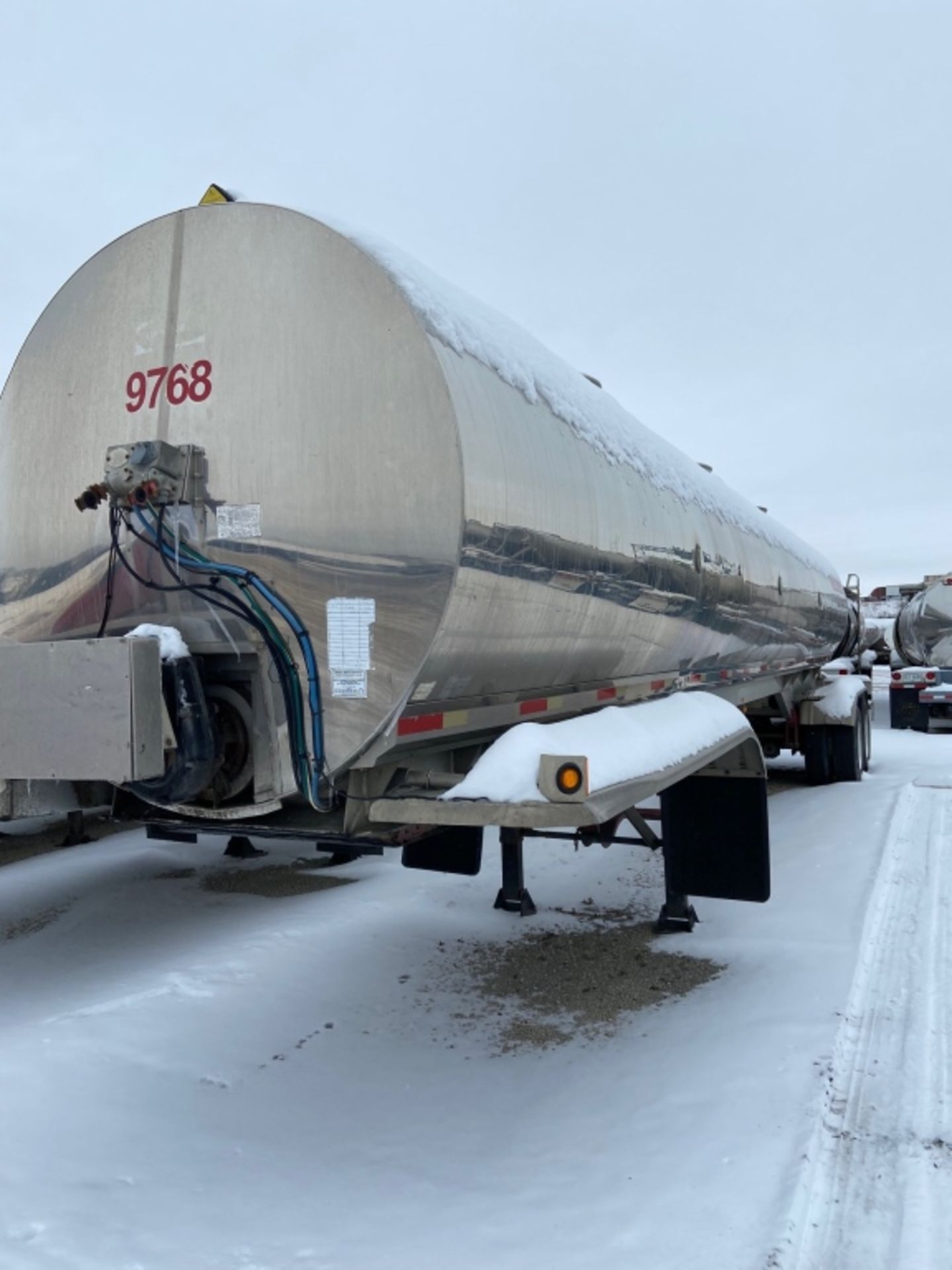 WALKER 6,200 GALLON S/S AUGER TANK TRAILER, S/N 1W9S92029M1029768, APPROX. 8,047 KG (LOCATED IN - Image 2 of 10