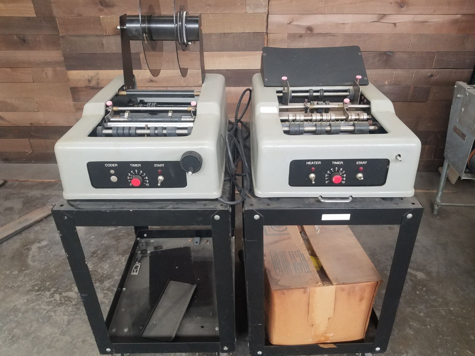 Advent 300 Bottle Labeler and Glue Machine, S/N 2225, Volt 110 (Loading Fee $100) (Located Fort
