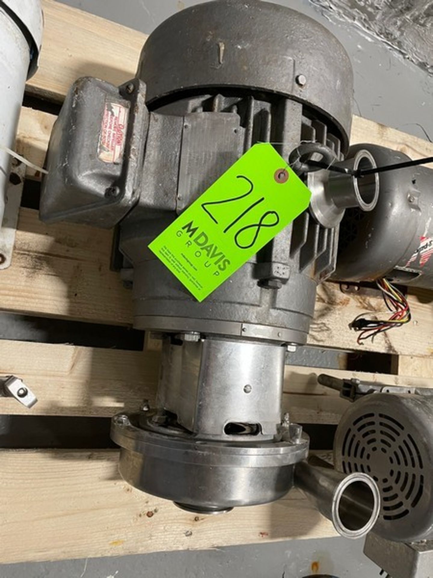 Centrifugal Pump; 2 1/2" In / 2" Out; 7.5 HP; 230/460V;3300 RPM; (Loading Fee $50) (Located Dixon,