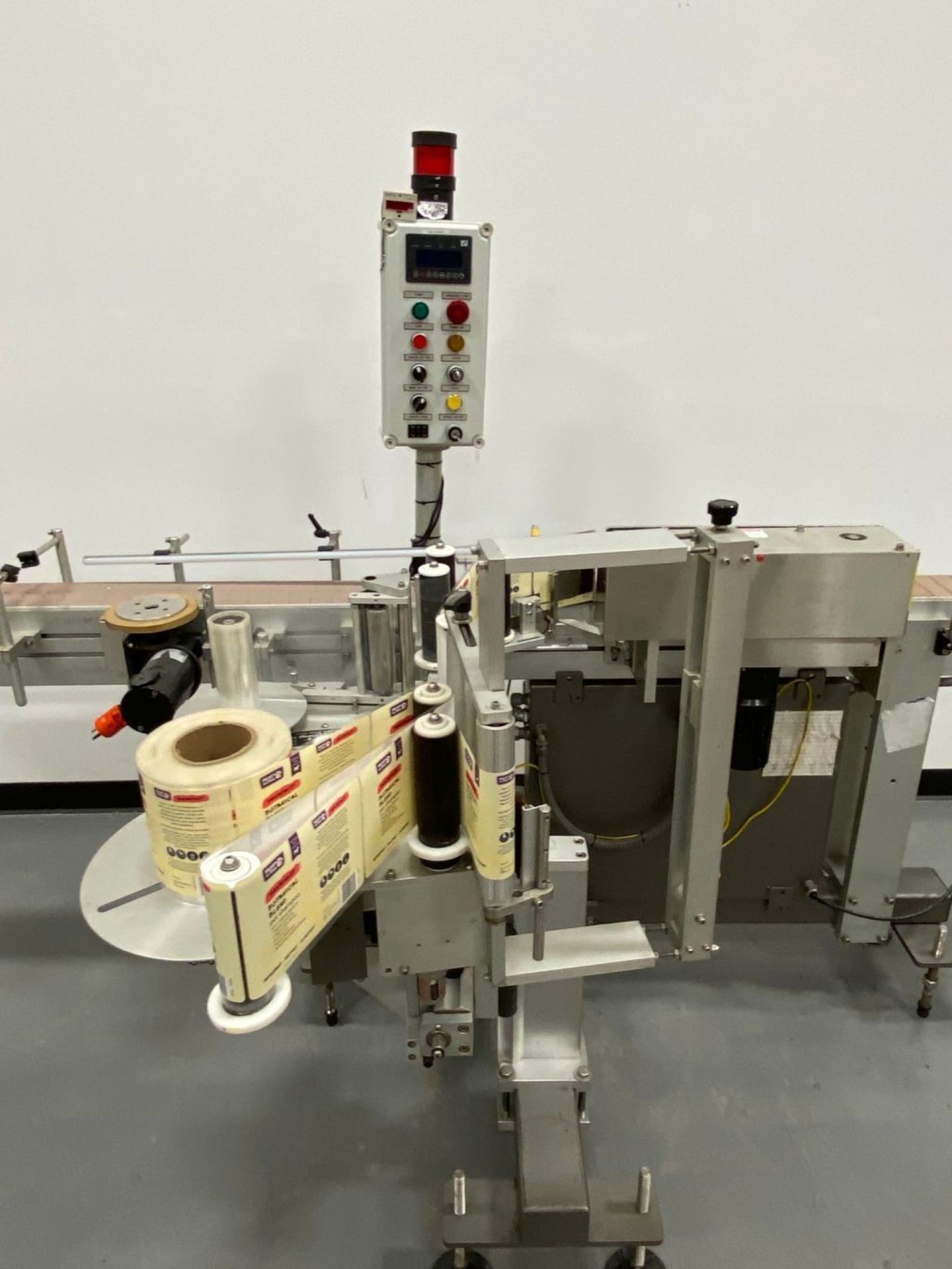 LSI Pressure Sensitive Wraparound Labeler. Model 1500. 120V, 60Hz, 1Ph, 15A. As shown in photos. - Image 4 of 5