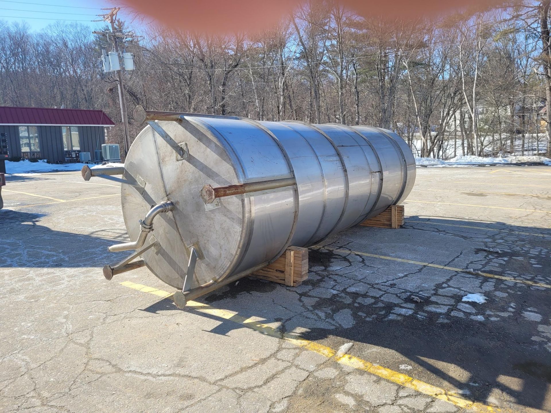 4000 gallon capacity stainless steel single wall vertical tank, type 304 stainless steel, enclosed - Image 2 of 7