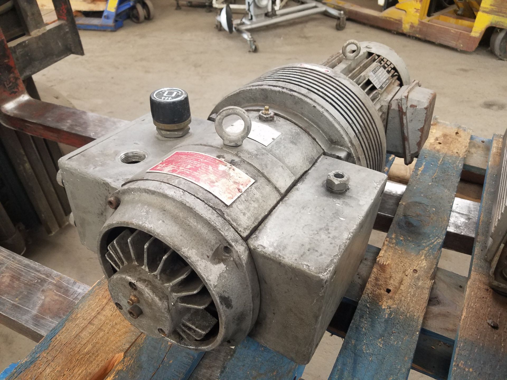 Rietschie VFT Vacuum Pump,2.2 hp, S/N P00131, Volt 220, 3 Phase (Loading Fee $100) - Image 2 of 4