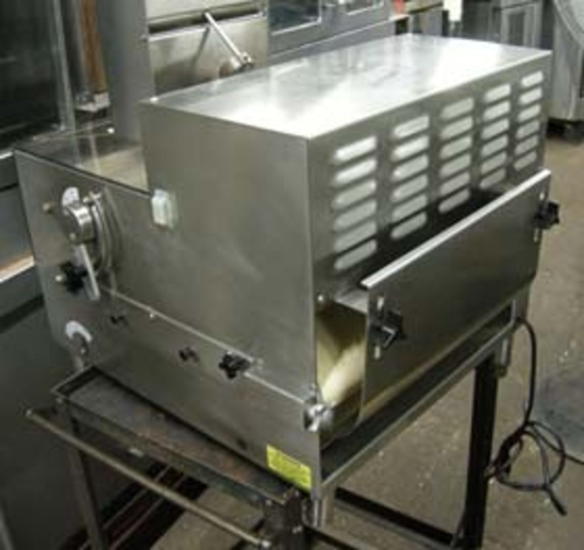 Somerset CDR-250 dough Moulder for 6-20" bread loaves! Turn large batches of dough into beautiful - Bild 7 aus 7