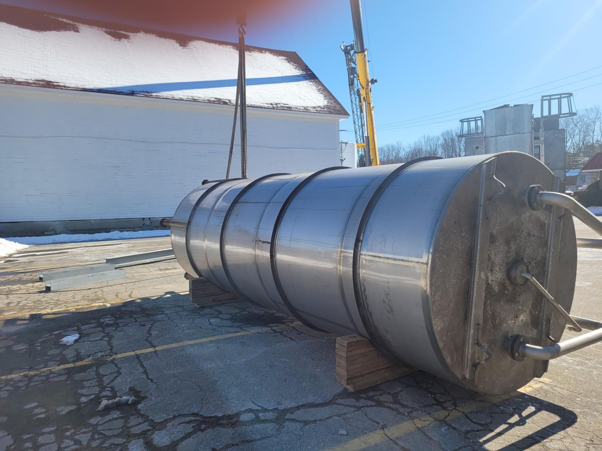 4000 gallon capacity stainless steel single wall vertical tank, type 304 stainless steel, enclosed - Image 4 of 7