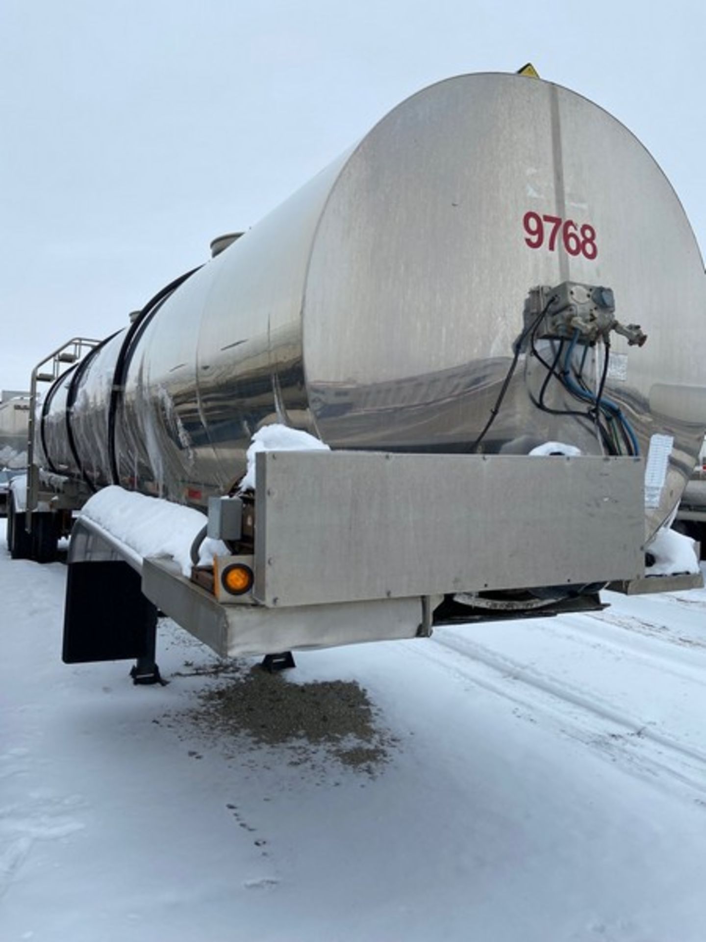 WALKER 6,200 GALLON S/S AUGER TANK TRAILER, S/N 1W9S92029M1029768, APPROX. 8,047 KG (LOCATED IN - Image 6 of 10