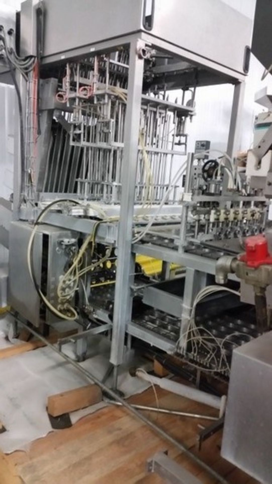 Autoprod FP 2X6 Inline Cup Filler, Model FP 2X6, S/N 1855, Year Built 2001 (Loading Fee $550) ( - Bild 3 aus 7