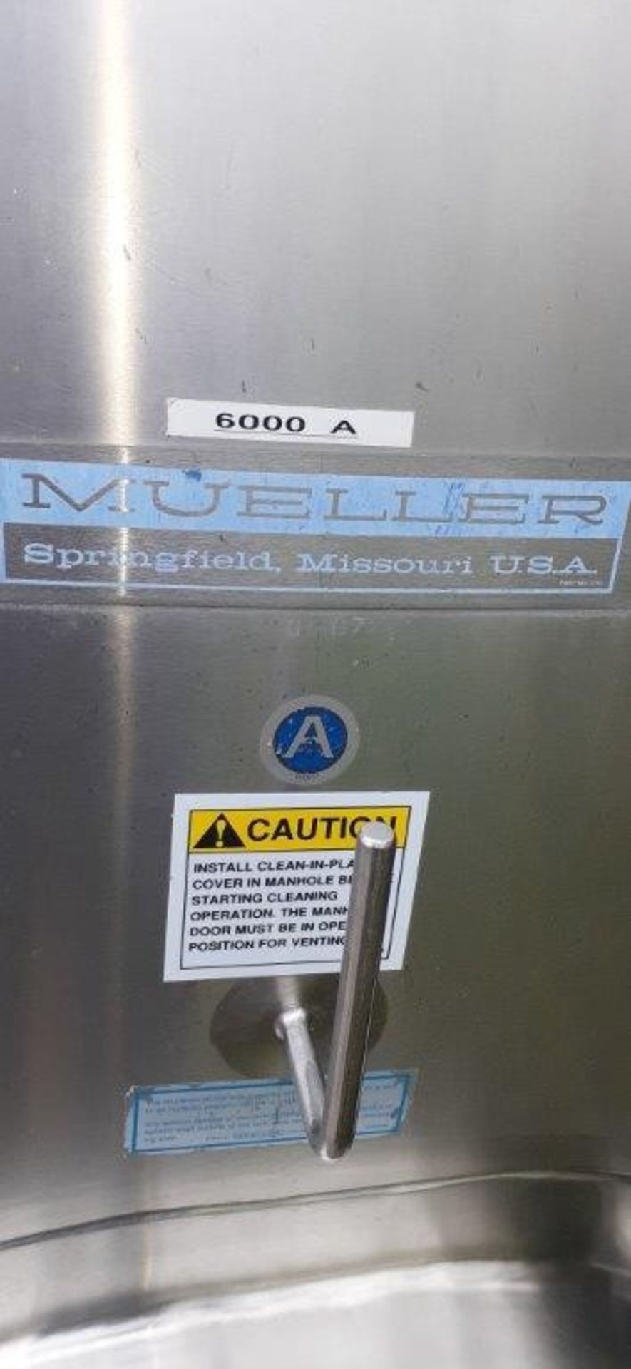 Mueller 6,000 Gal. Milk Tank with Heat Transfer Plate with Agitation, Mfg. 1995 (Located - Image 5 of 8