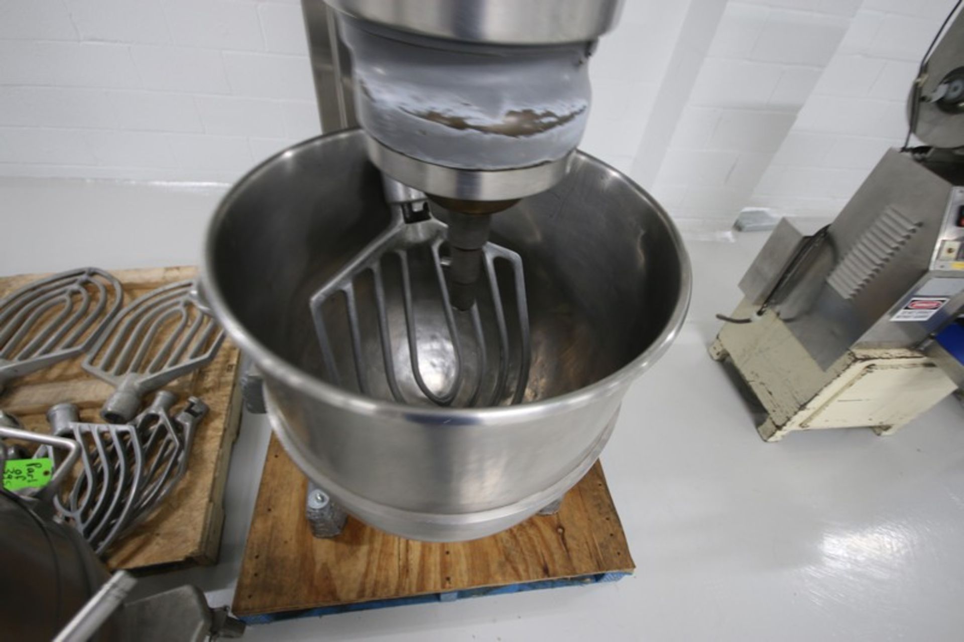 Hobart Mixer, M/N V-1401, S/N 11-1000-351, 200 Volts, 3 Phase, with S/S Mixing Bowl with Whip - Image 3 of 5