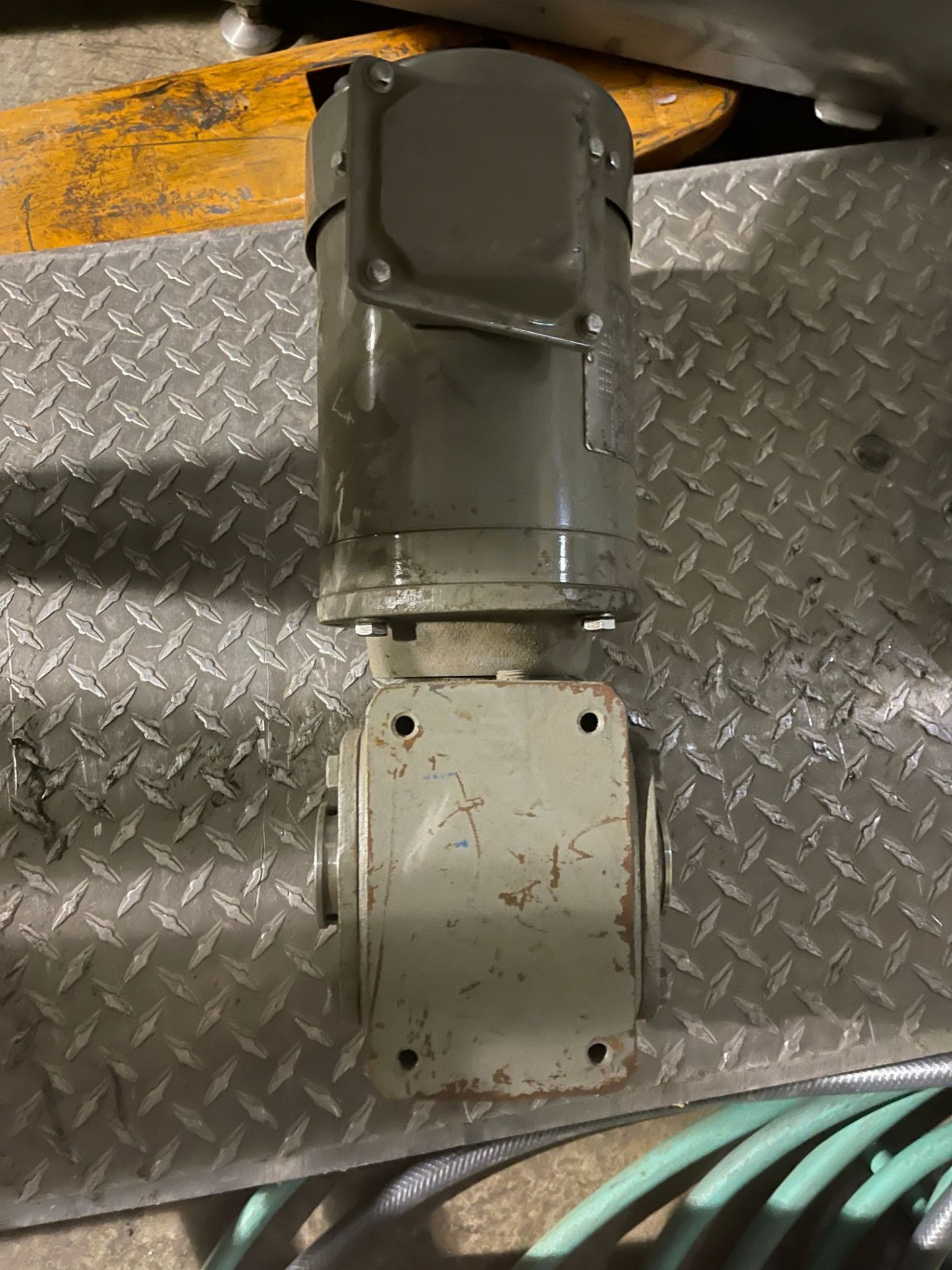 New Sterling Electric Motor with Gear Drive (Load Fee $50) (Located Gardne, KS) - Bild 3 aus 3