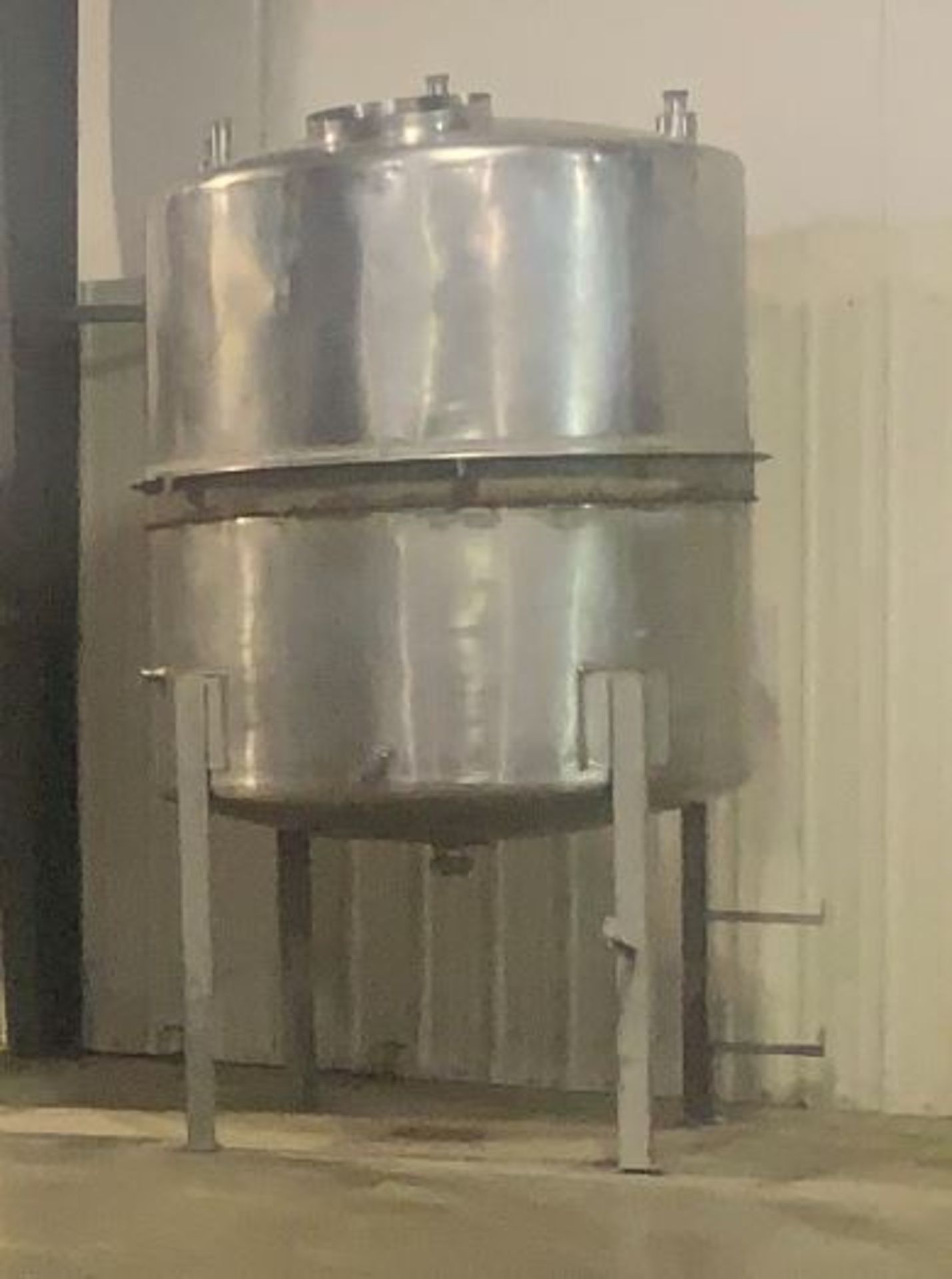 500 Gallon (approx.) Stainless Steel Single Wall Tank- 38 diameter, 70" straight side, dome shape - Image 2 of 5