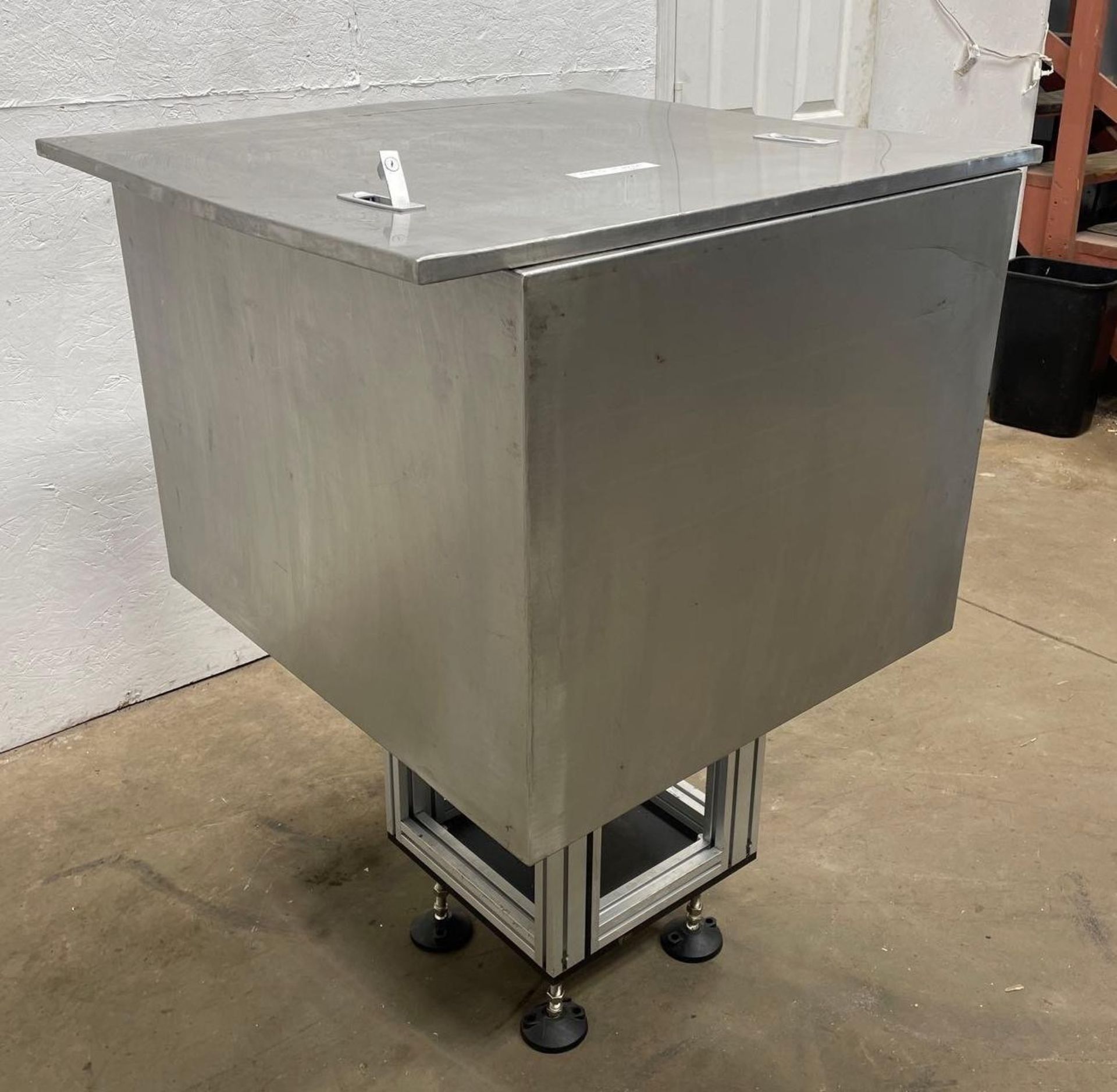 Vibratory Parts Bowl Extruded Aluminum Stand, Stainless Steel Enclosure, Approx Dims: 32 x 27 x - Bild 2 aus 8