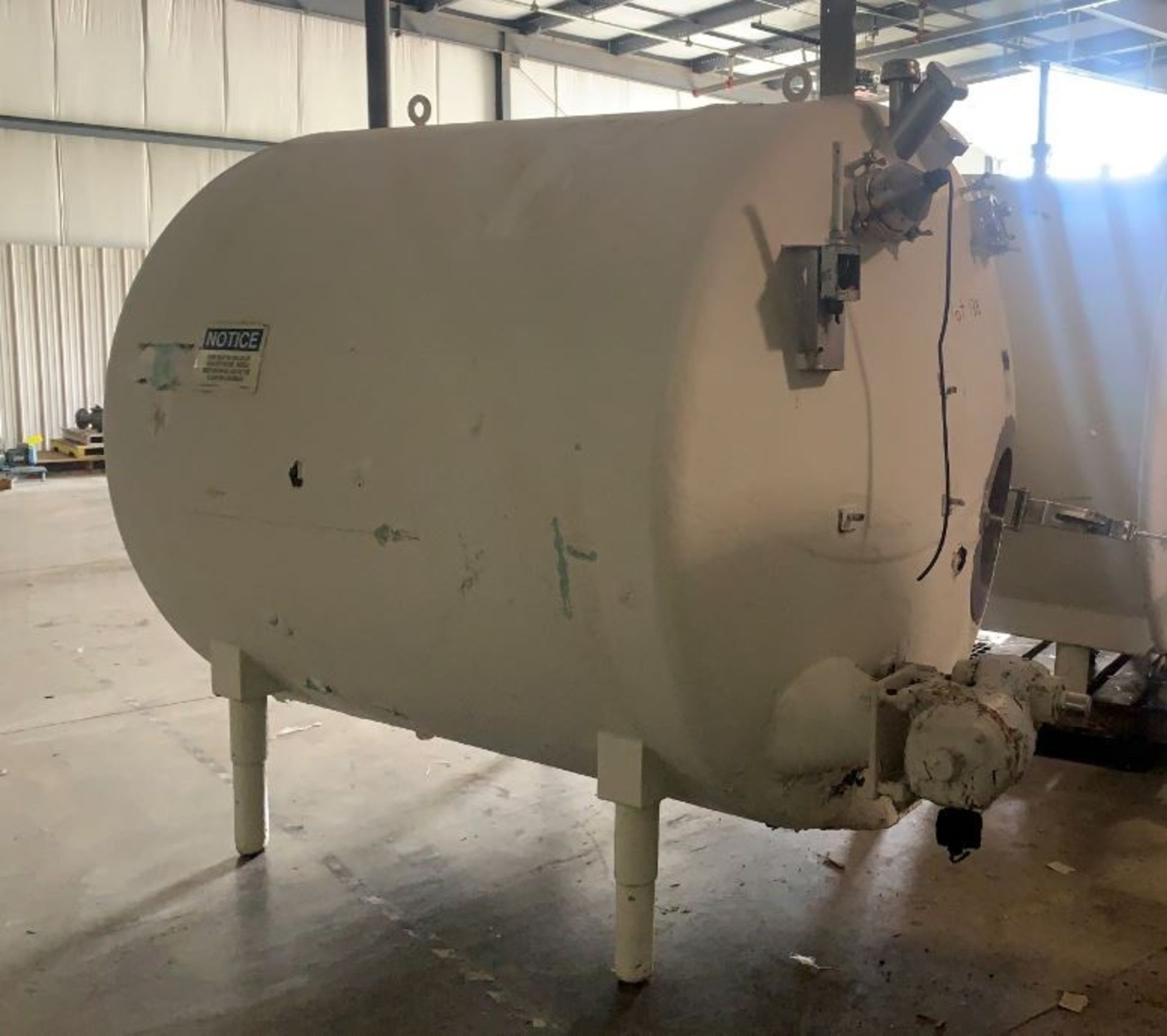 1000 Gallon Jacketed Insulated Stainless Steel Horizontal Storage Tanks, horizontal mixer. ( - Image 2 of 2