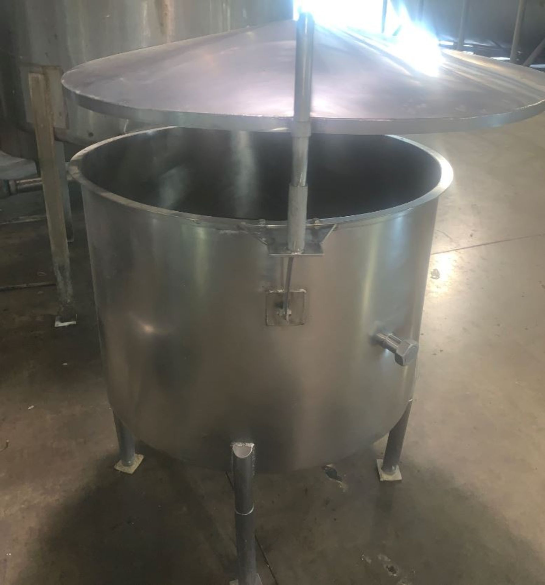 125 Gallon (approx.) Stainless Steel Single Wall Tank- 36" diameter, 32" straight side, Moving Lid - Image 7 of 9
