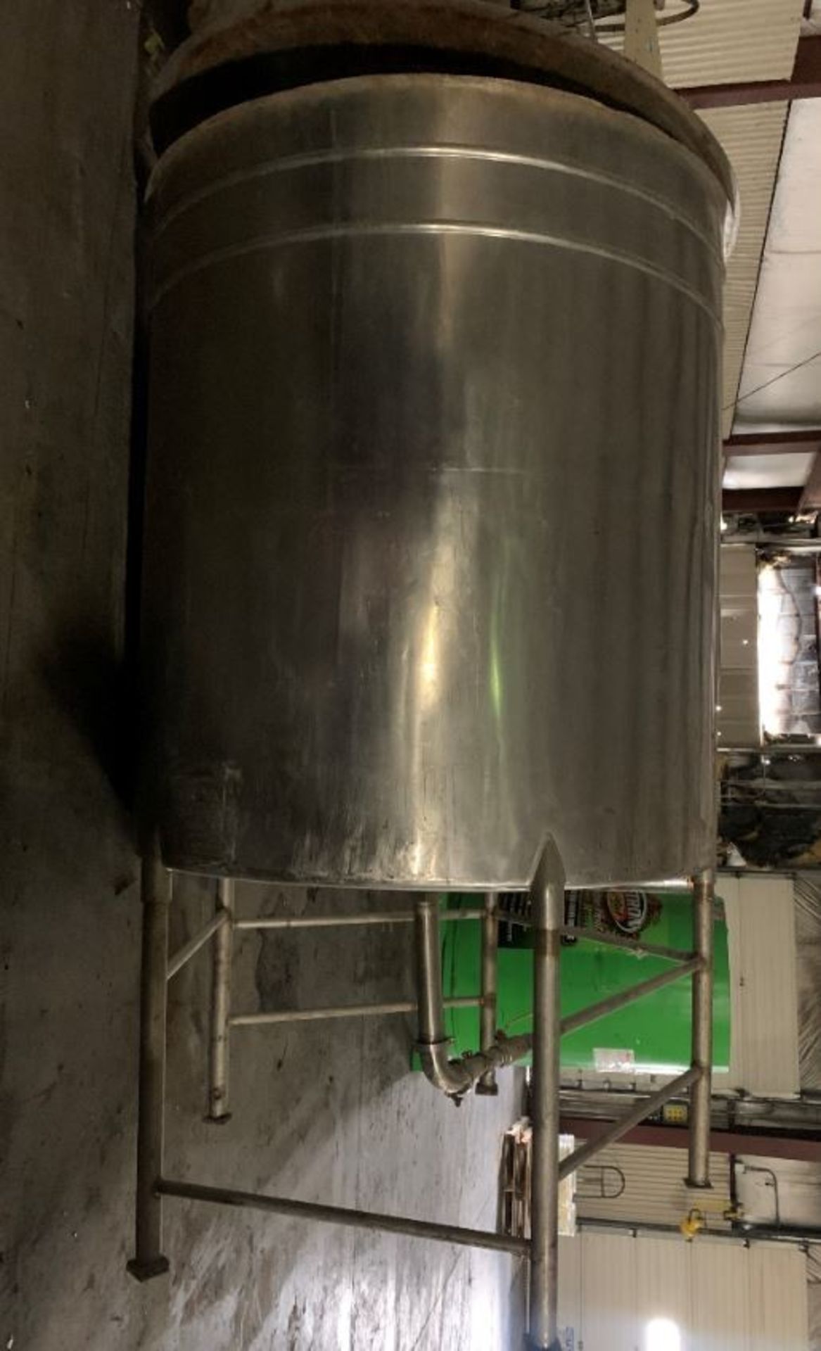 1000 Gallon (approx.) Stainless Steel Single Wall Tank-70" diameter, 60" straight side. Flat top and