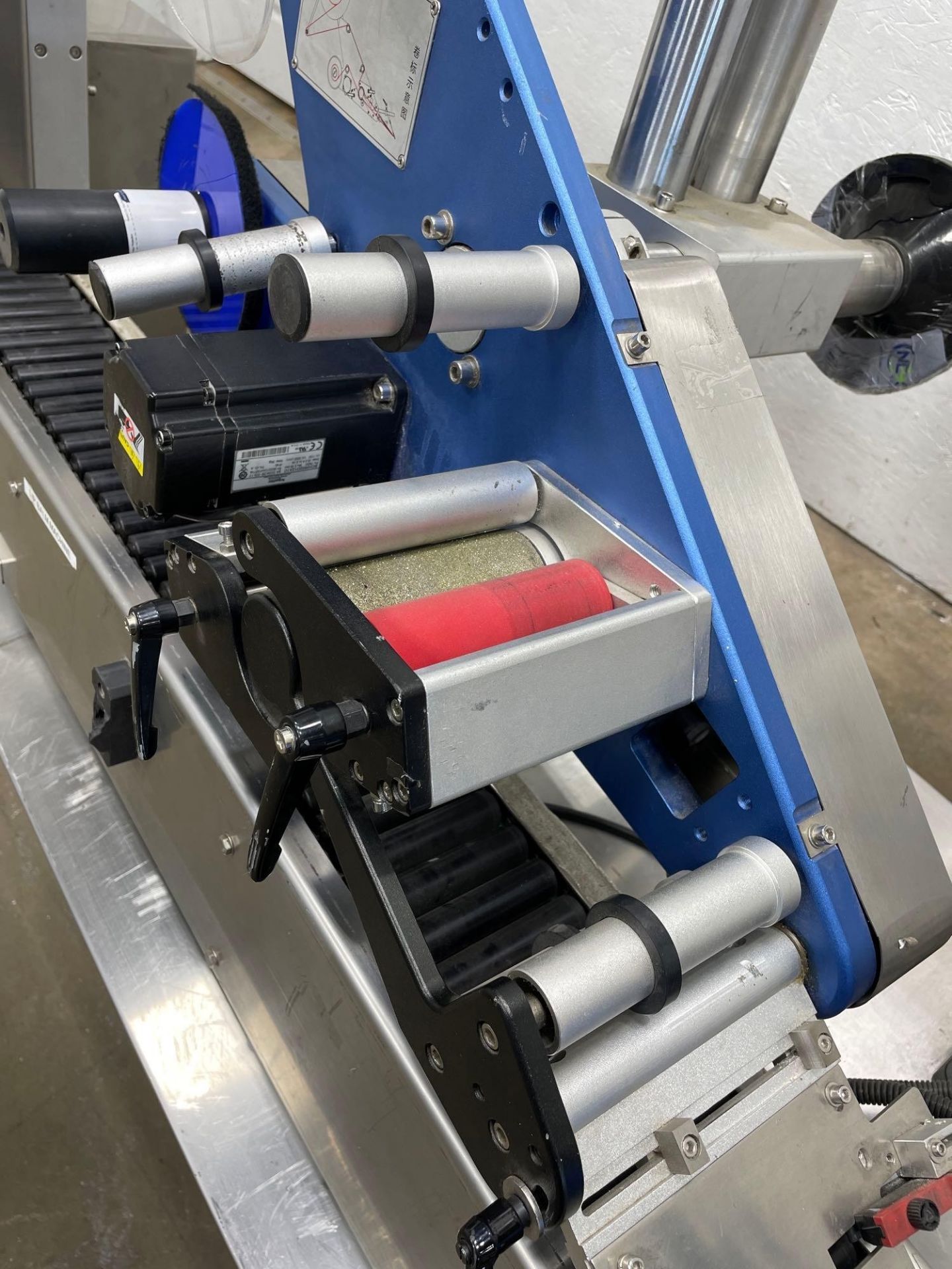 Automatic Sticker Wrap Around Bottle Horizontal Labeling Machine, 4 in Conveyor Belt, Siemens - Bild 6 aus 19