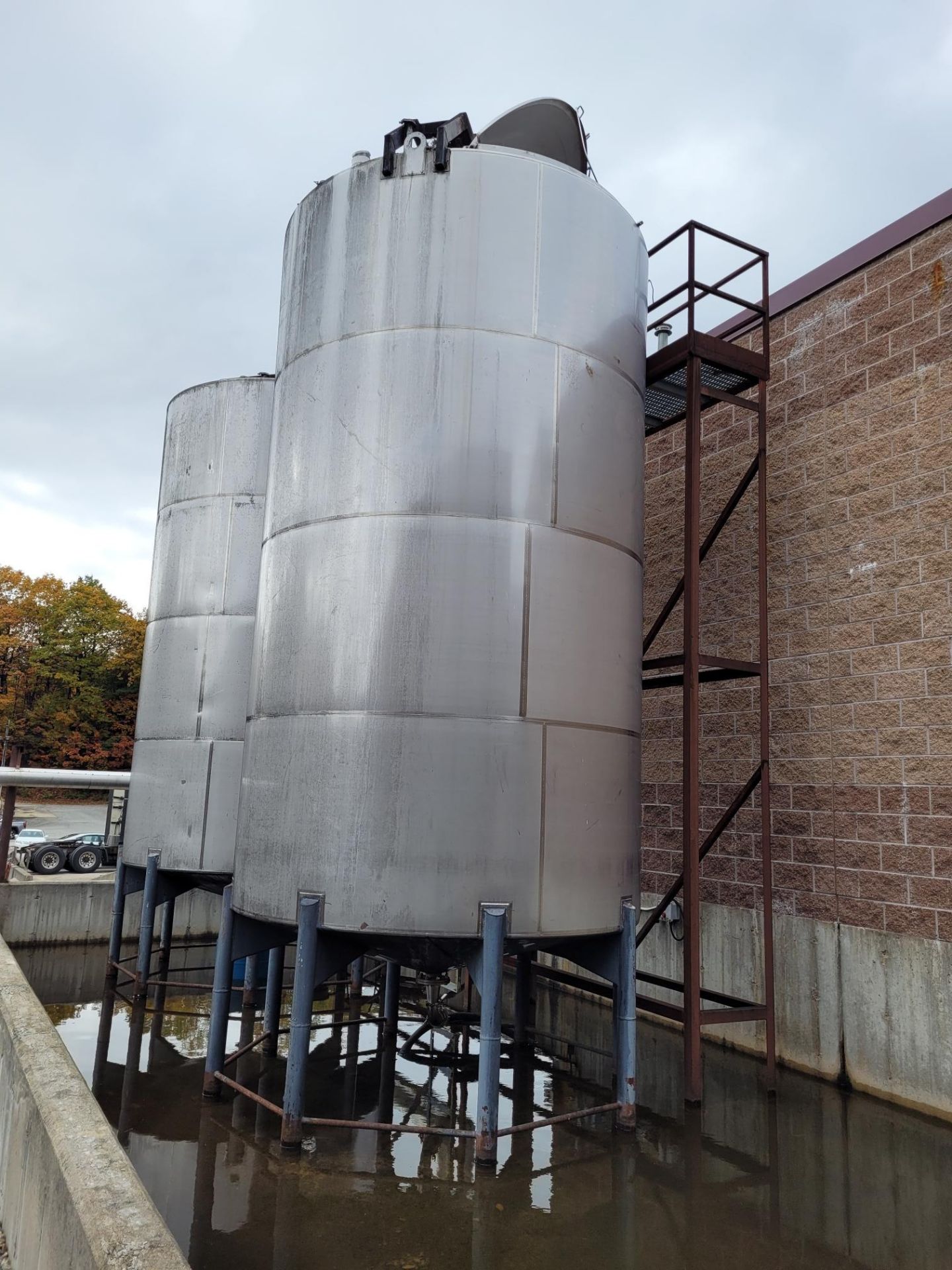 Aprox. 7,500 Gal. Capacicty S/S Single Wall Vertical Conical Bottom Blend Tank (Load Fee $2,950) - Image 3 of 14