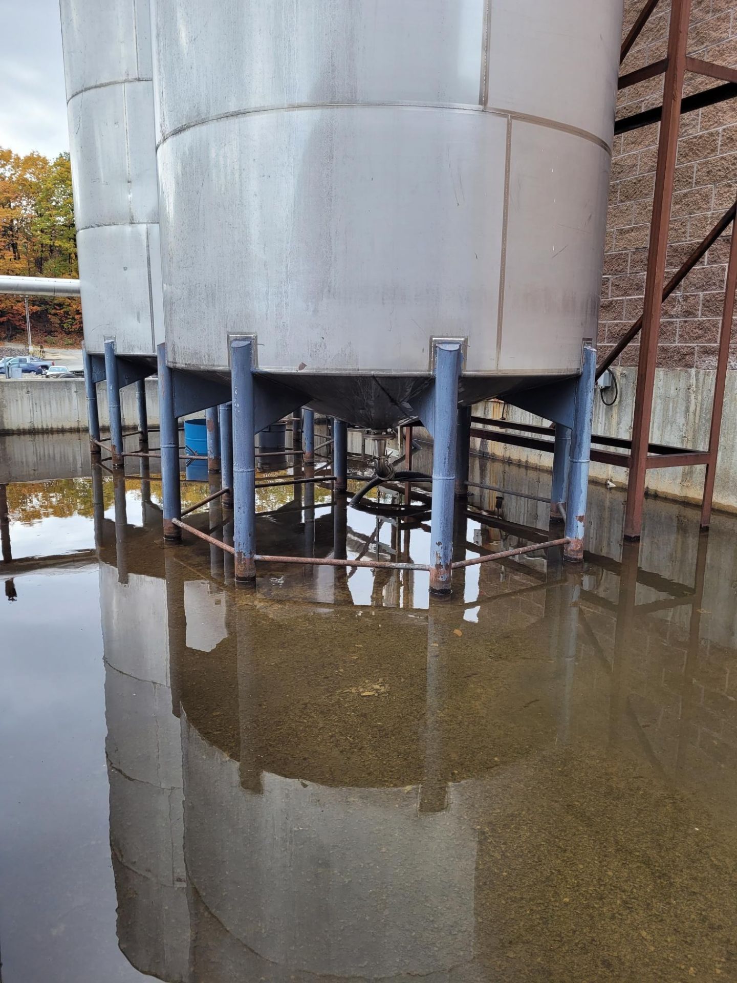 Aprox. 7,500 Gal. Capacicty S/S Single Wall Vertical Conical Bottom Blend Tank (Load Fee $2,950) - Image 4 of 14