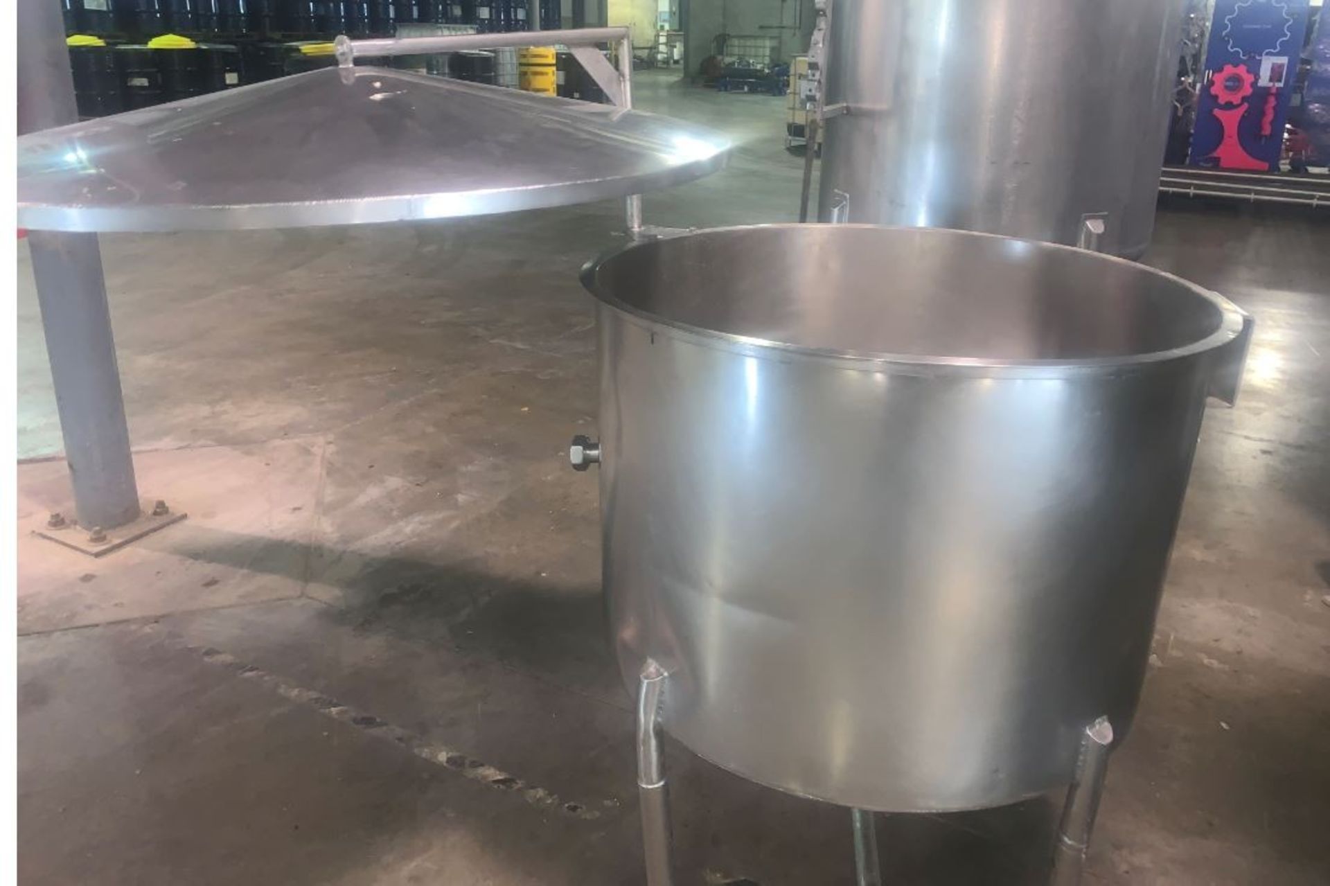 125 Gallon (approx.) Stainless Steel Single Wall Tank- 36" diameter, 32" straight side, Moving Lid